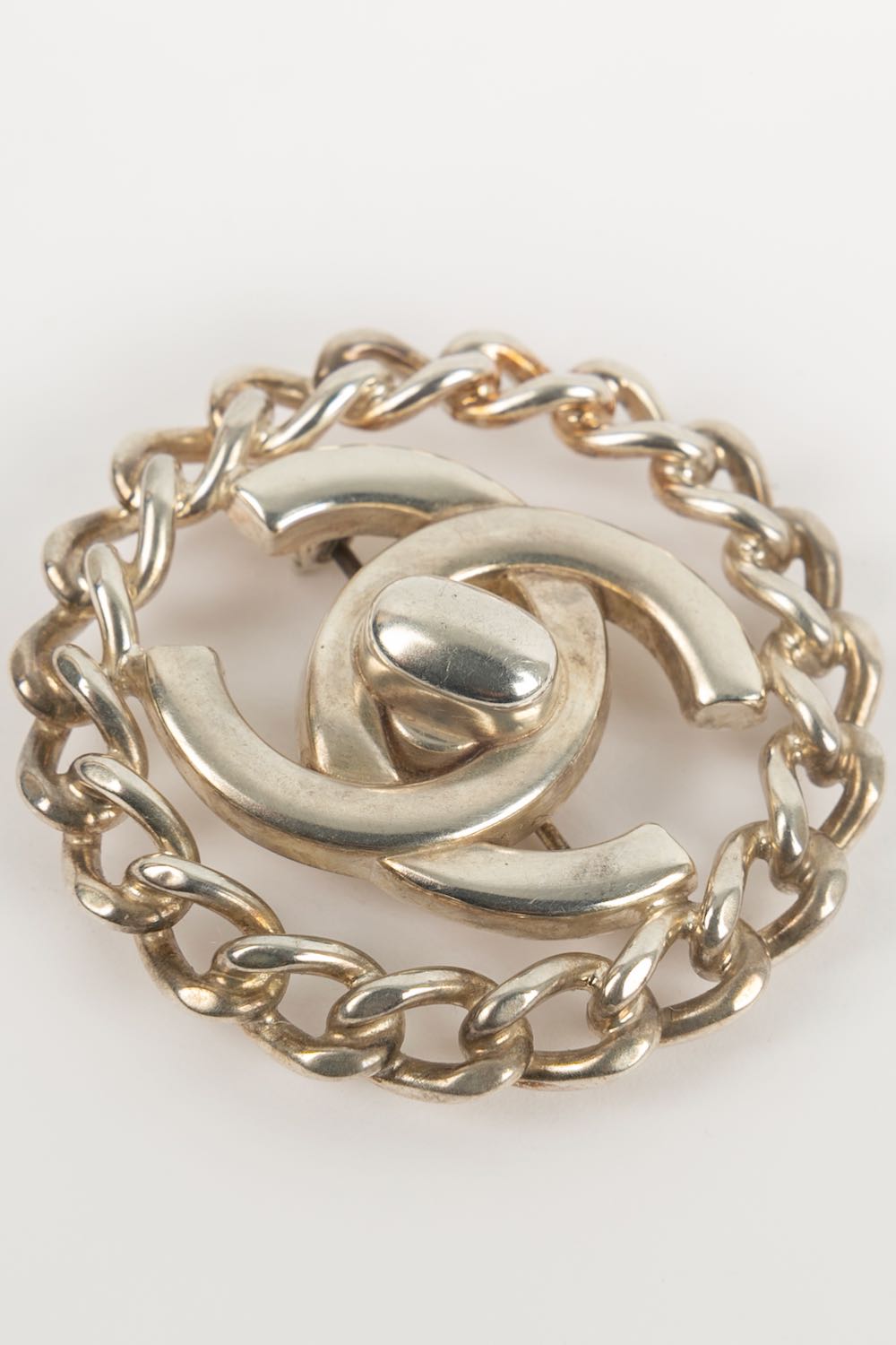 Broche tourniquet Chanel 1997