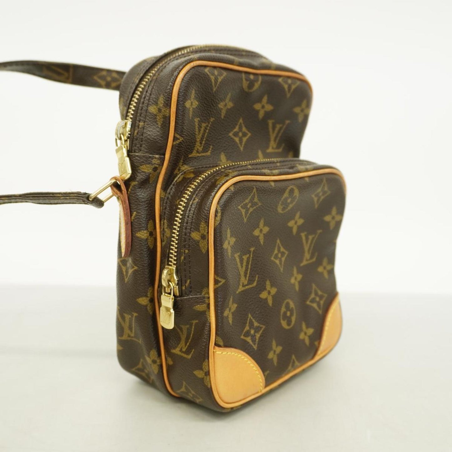 Louis Vuitton Amazon  Canvas Shoulder Bag ()