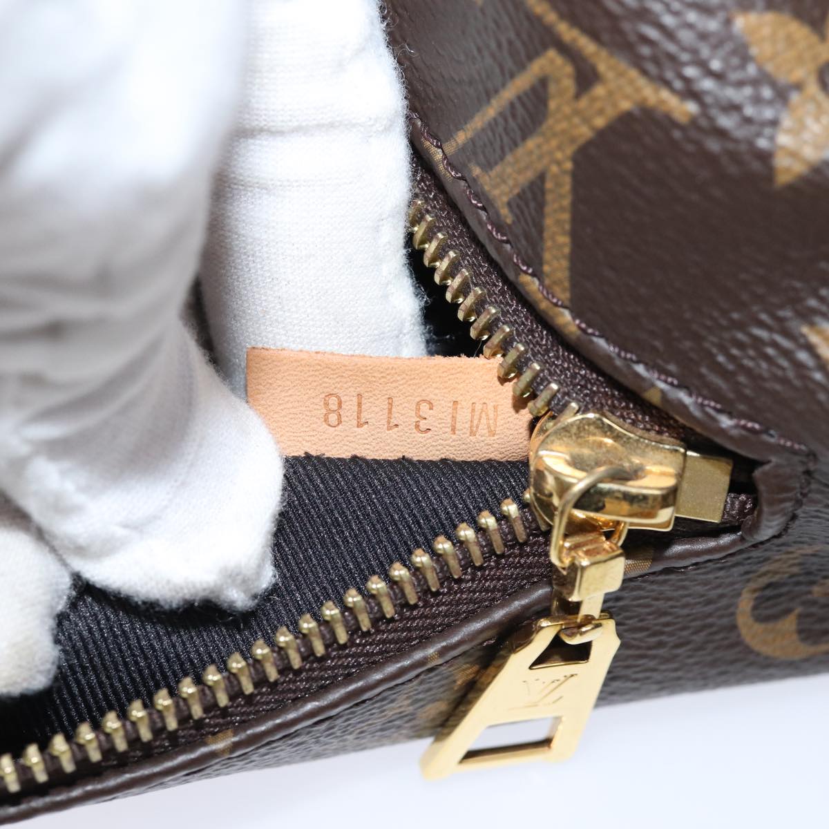 Louis Vuitton Bum Bag  Canvas Shoulder Bag ()