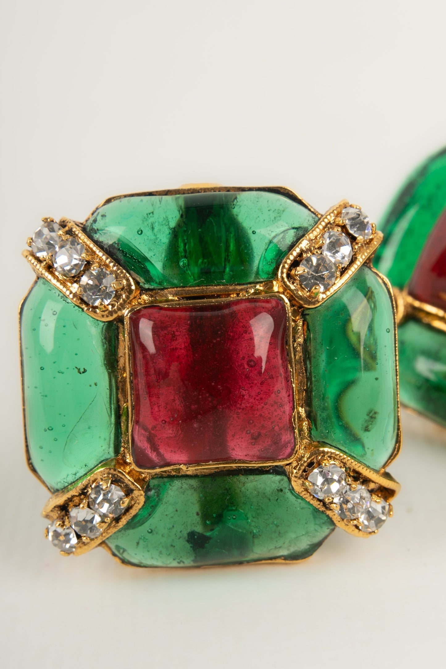 Boucles d'oreilles en pâte de verre Chanel