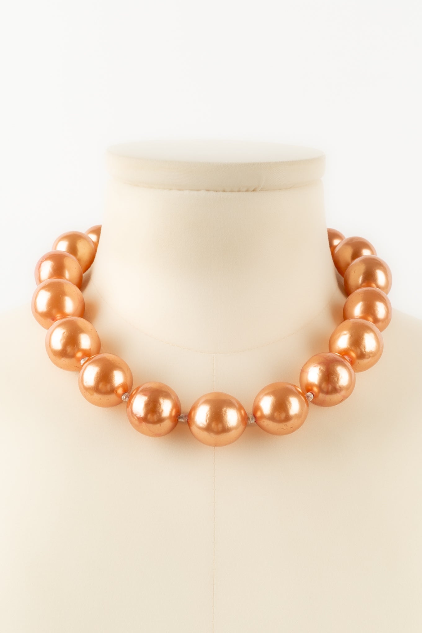 Collier de perles oranges Chanel