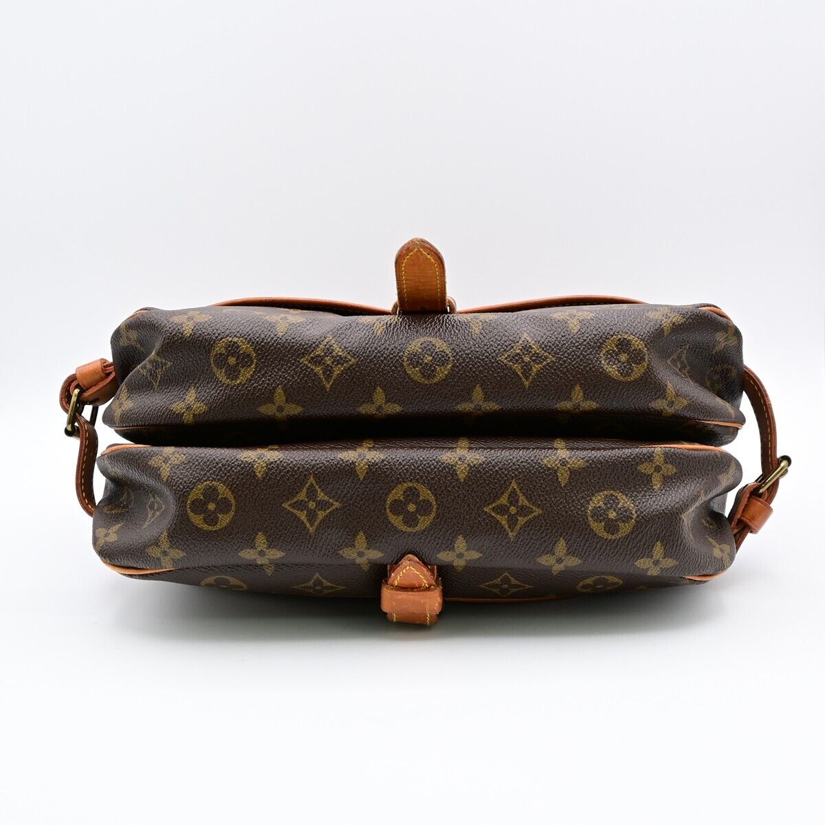 Louis Vuitton Saumur 30  Canvas Shoulder Bag ()