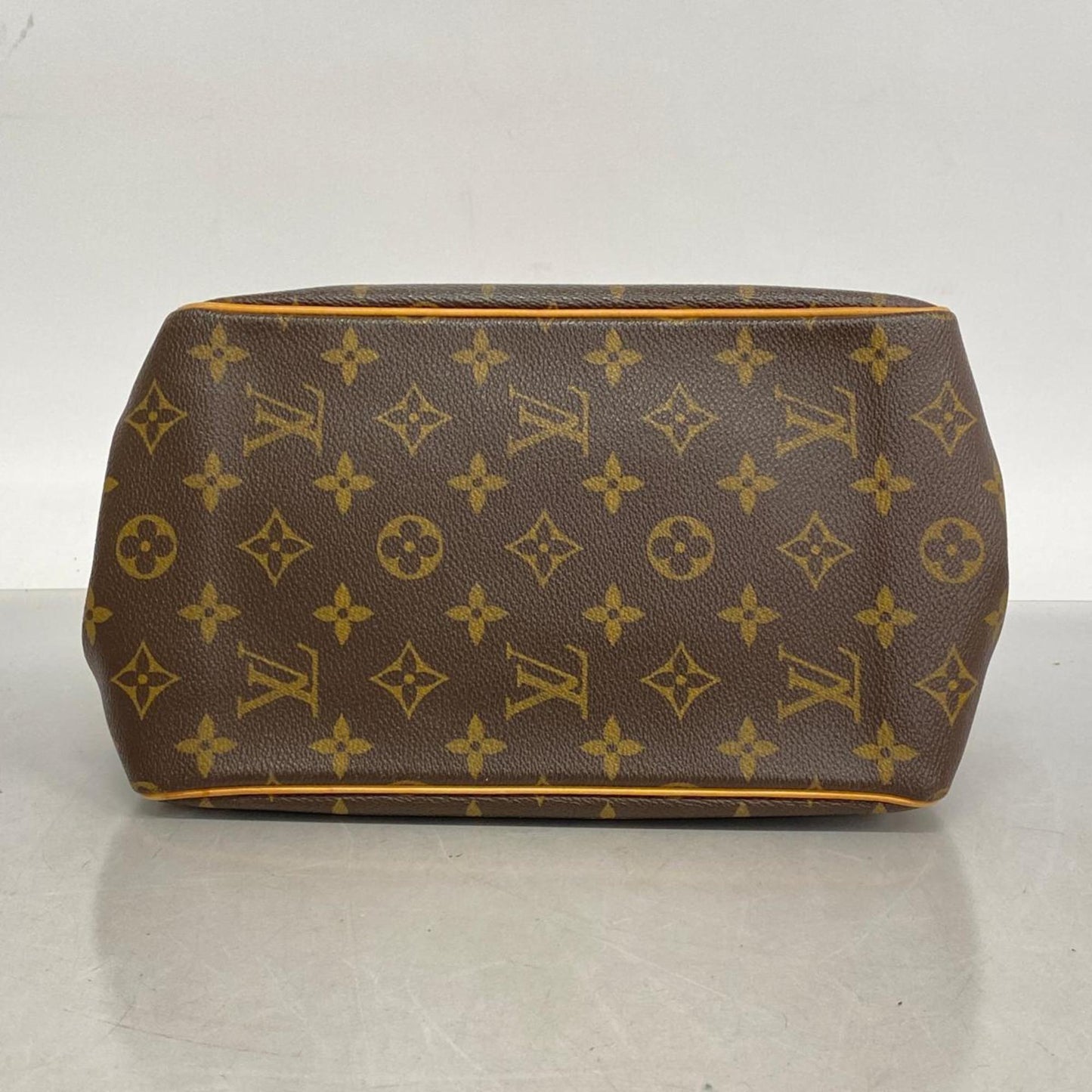 Louis Vuitton Batignolles  Canvas Handbag ()