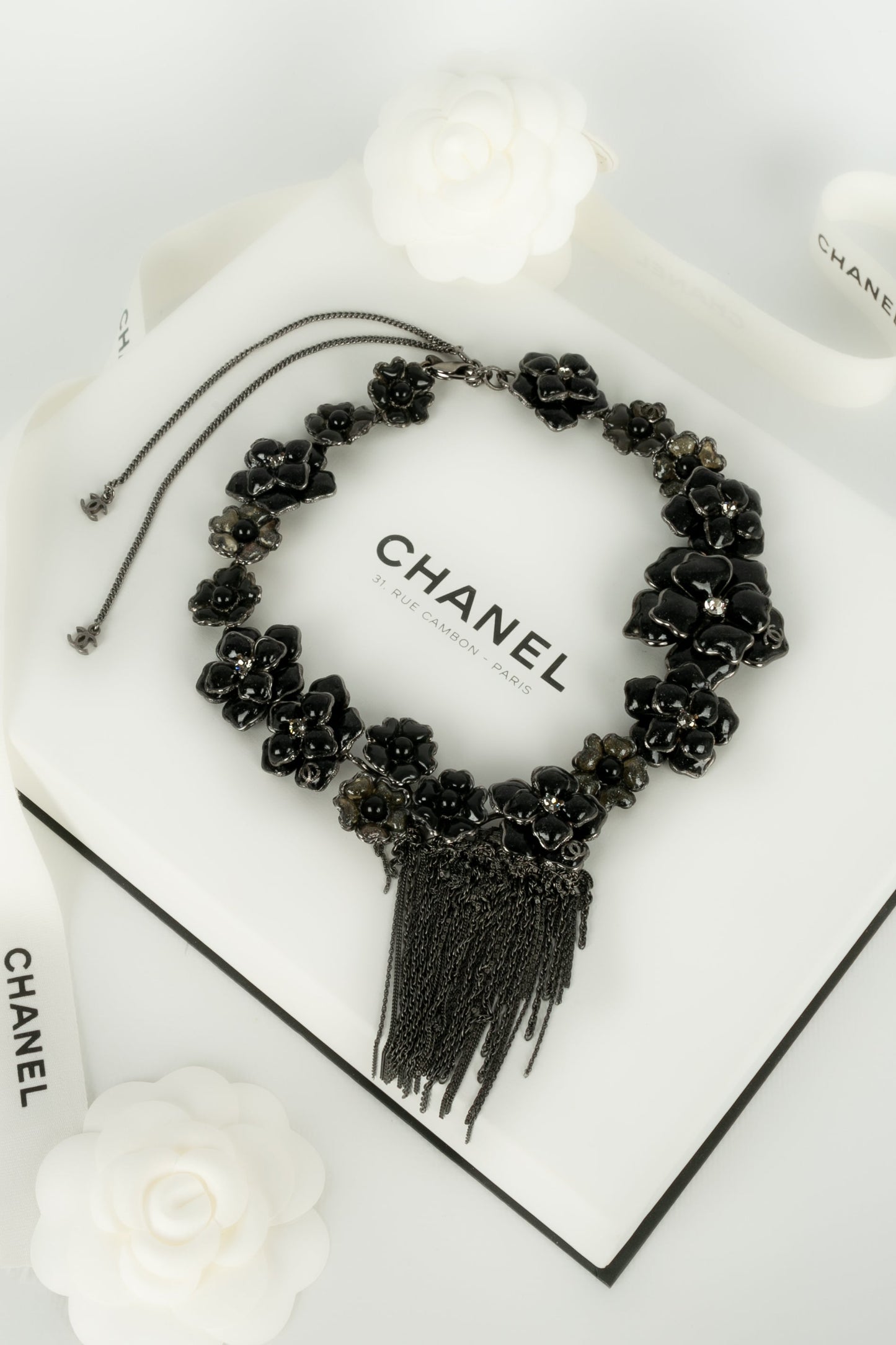 Collier camélia Chanel