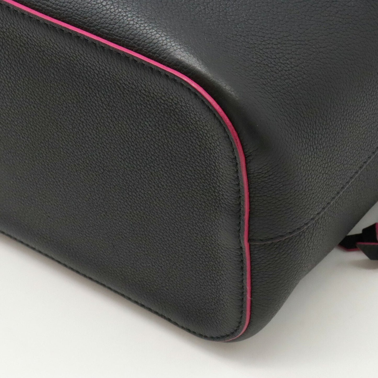 Louis Vuitton Lockme Bucket  Leather Shoulder Bag ()