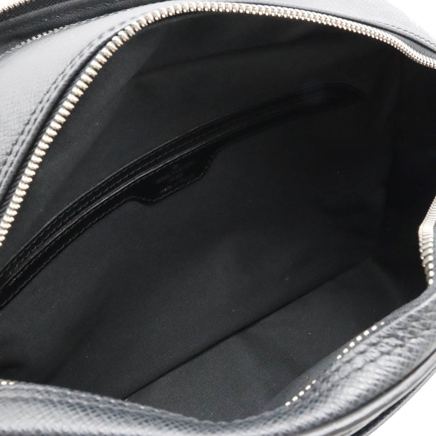 Louis Vuitton Reporter  Leather Shoulder Bag ()