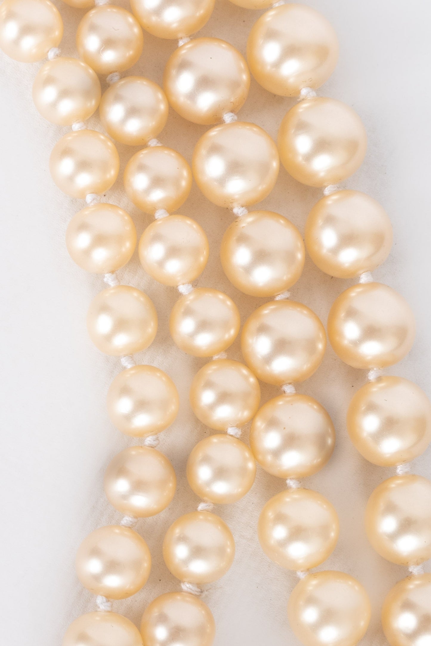 Collier de perles nacrées Chanel