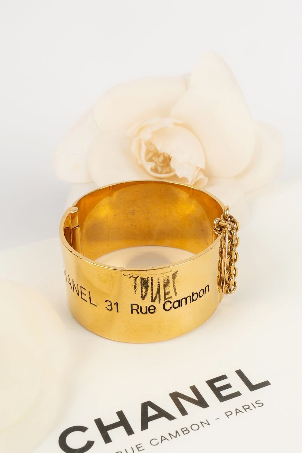 Bracelet doré Chanel