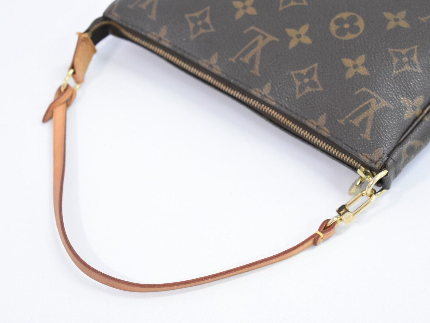 Louis Vuitton Pochette Accessoire  Canvas Clutch Bag ()