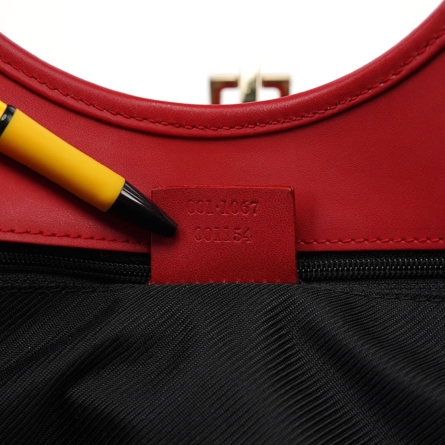 001 1067 Beige Red GG Jackie Shoulder Bag