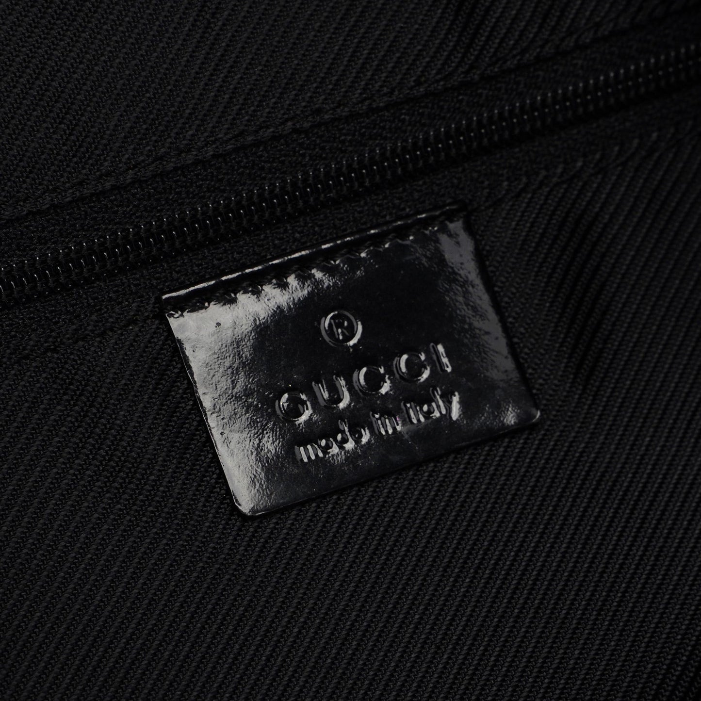 001 4157 Black GG Patent Shoulder Bag