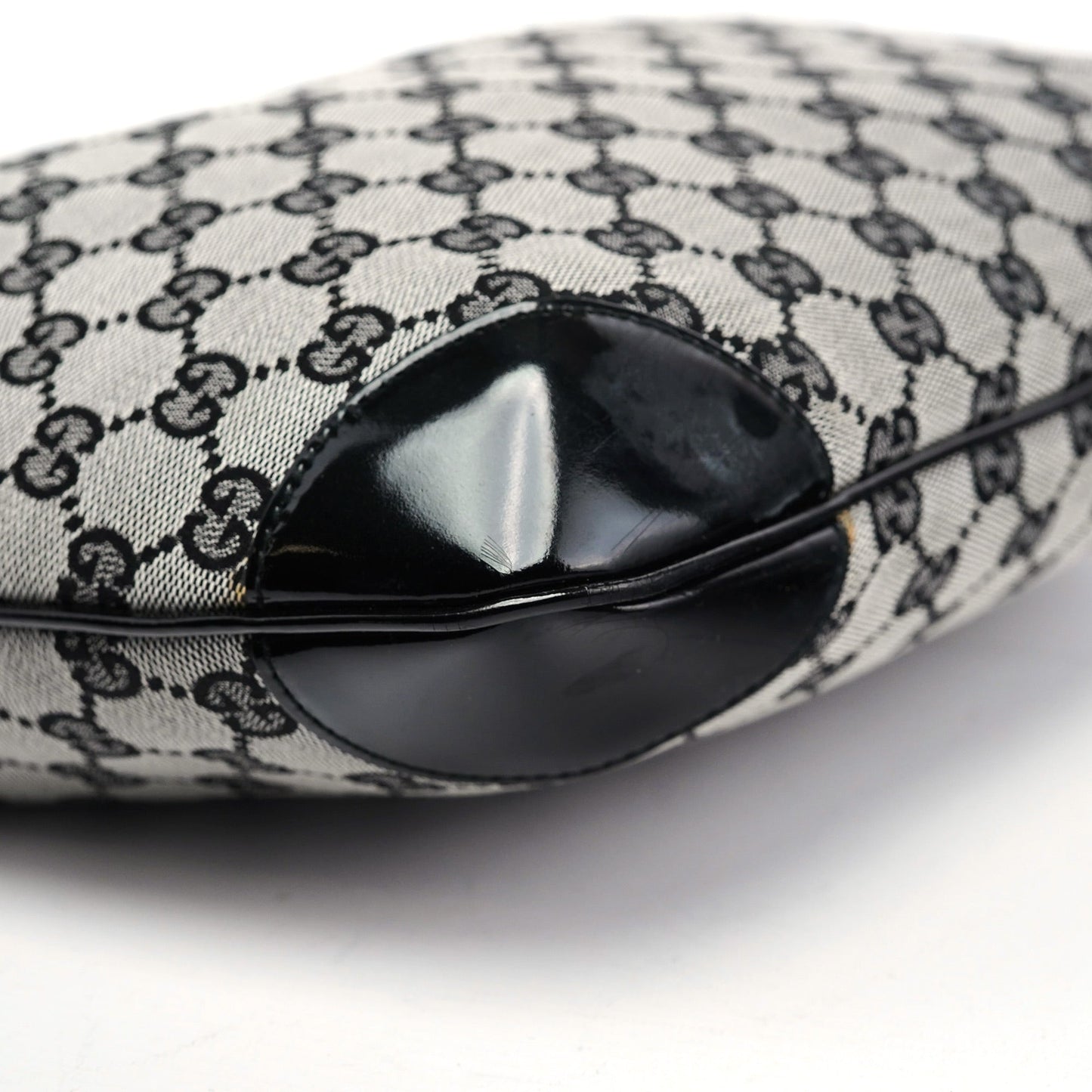 001 4157 Grey GG Patent Shoulder Bag