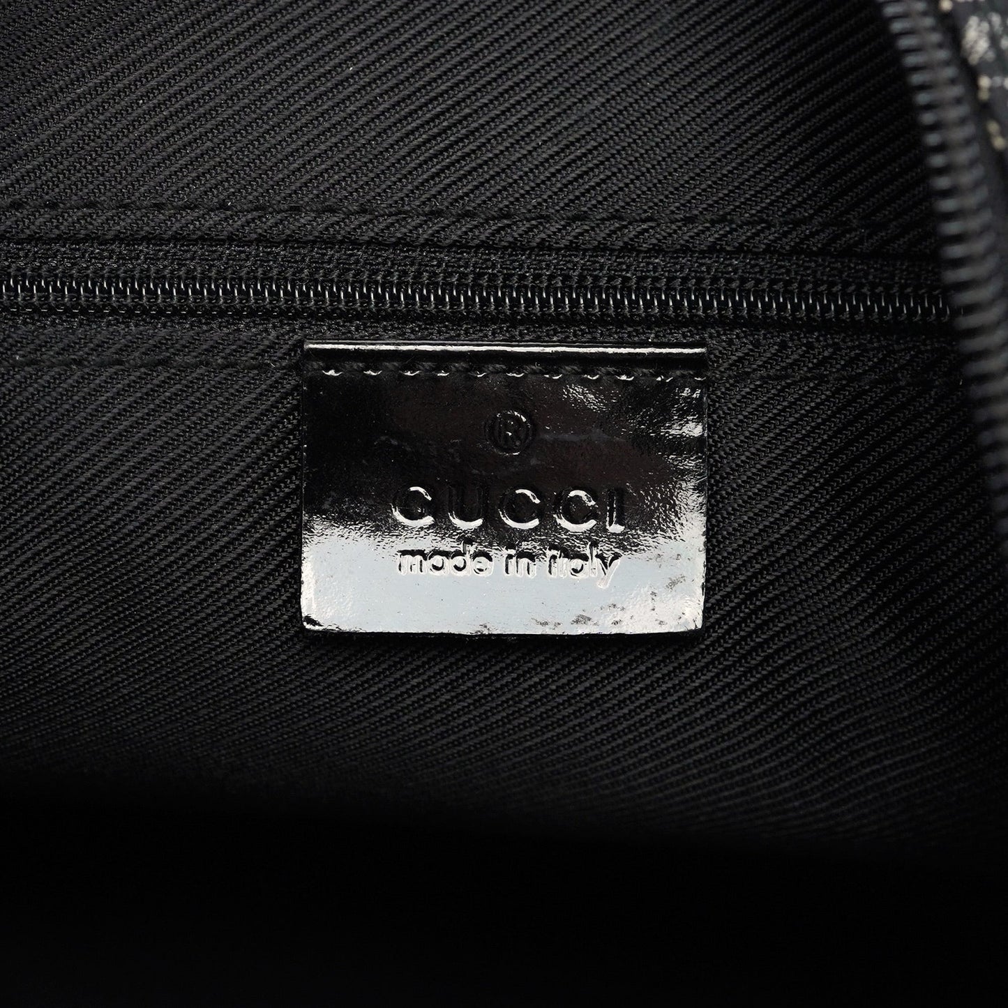 001 4157 Grey GG Patent Shoulder Bag