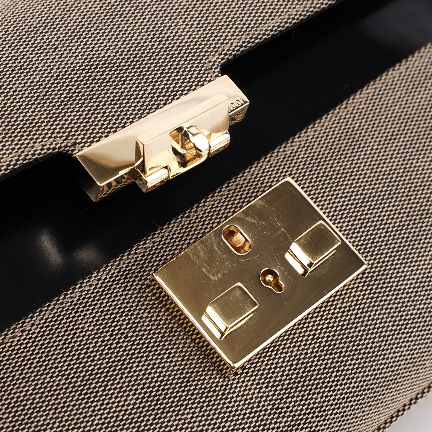 001 4214 Beige Canvas Keylock Shoulder Bag