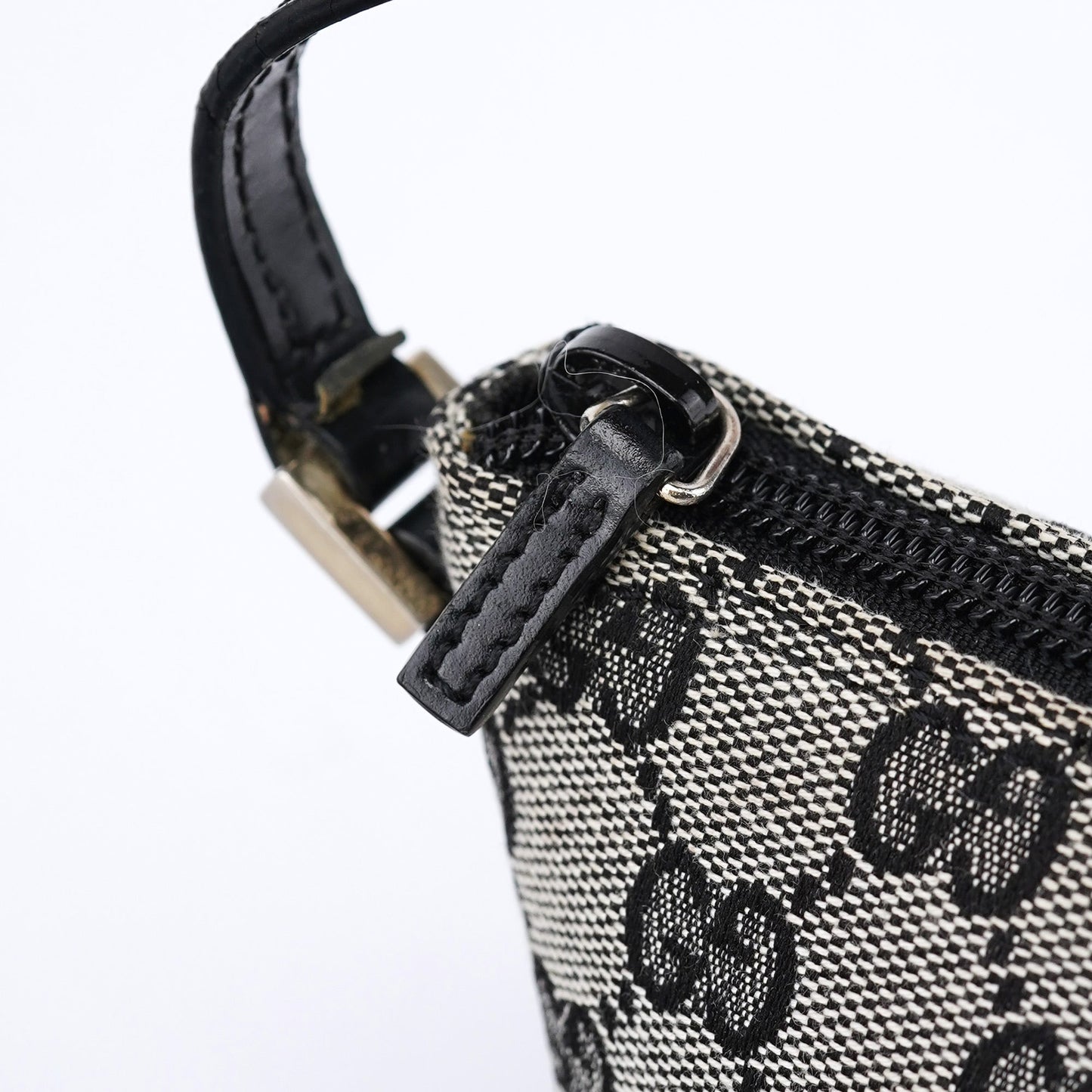 039 1103 Grey GG Boat Pochette