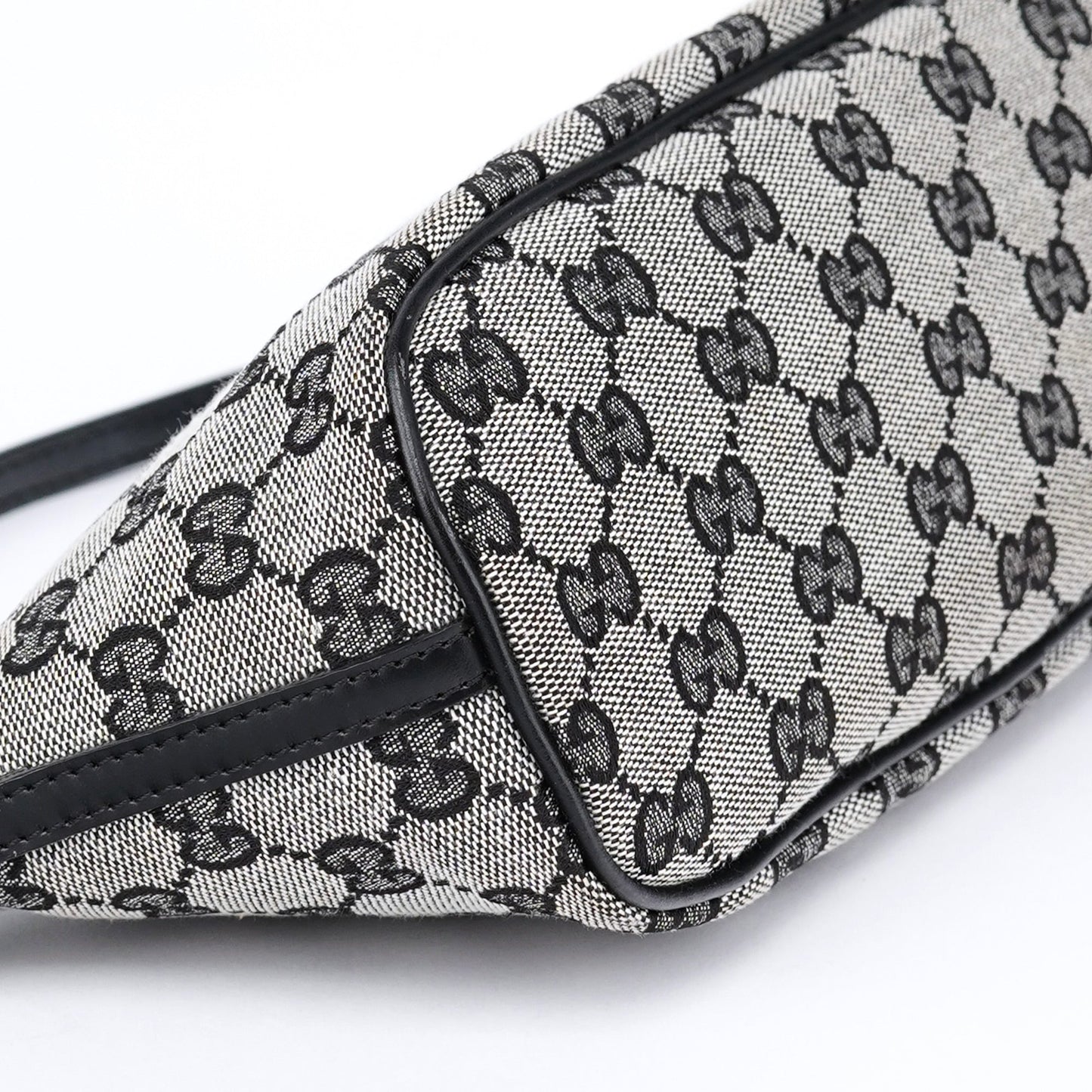 039 1103 Grey GG Boat Pochette