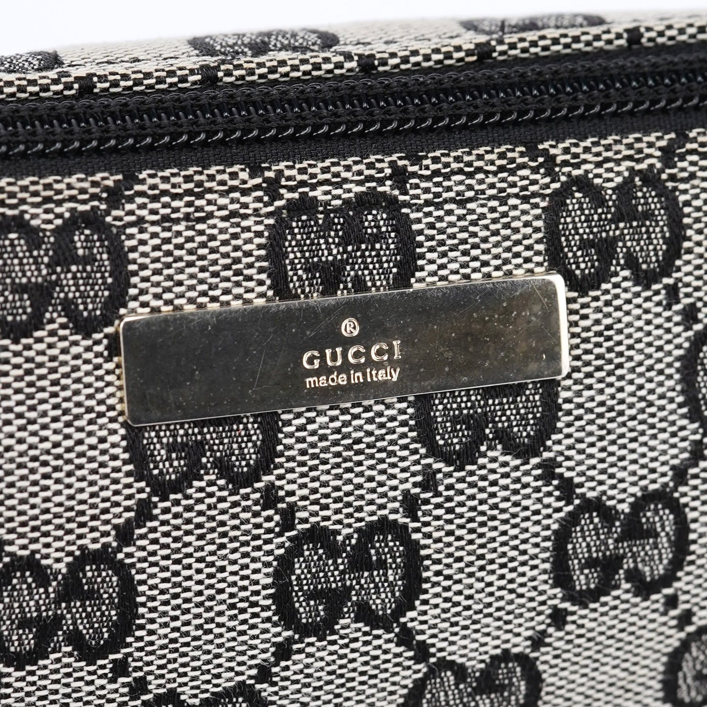 039 1103 Grey GG Boat Pochette