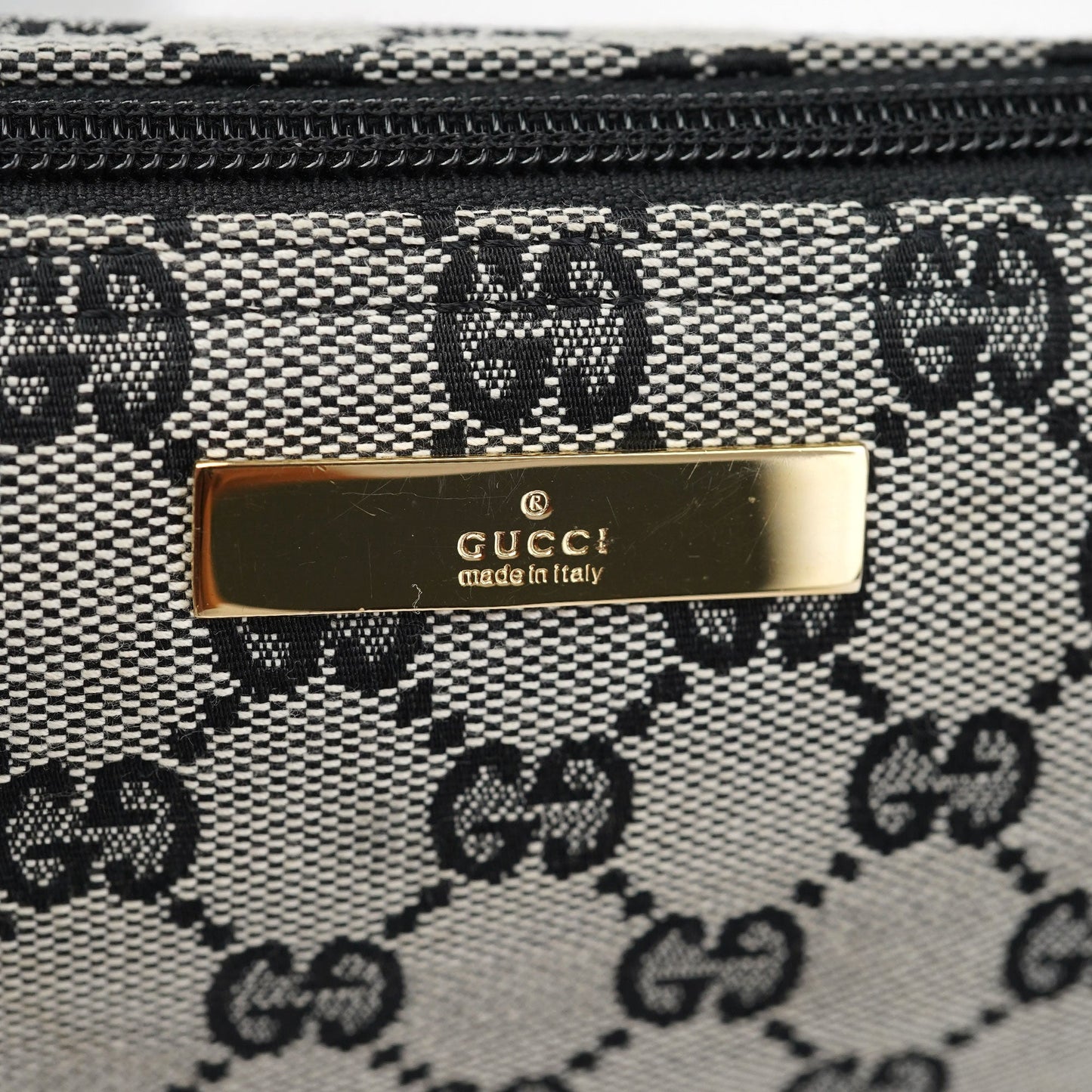 039 1103 Grey GG Boat Pochette