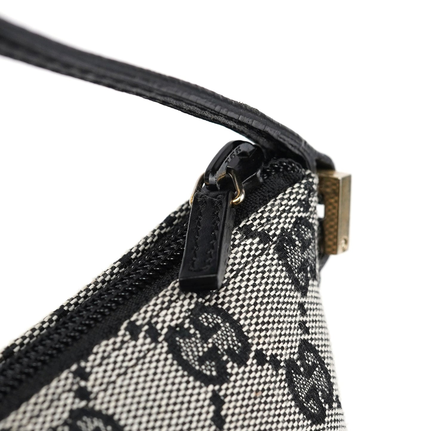 039 1103 Grey GG Boat Pochette