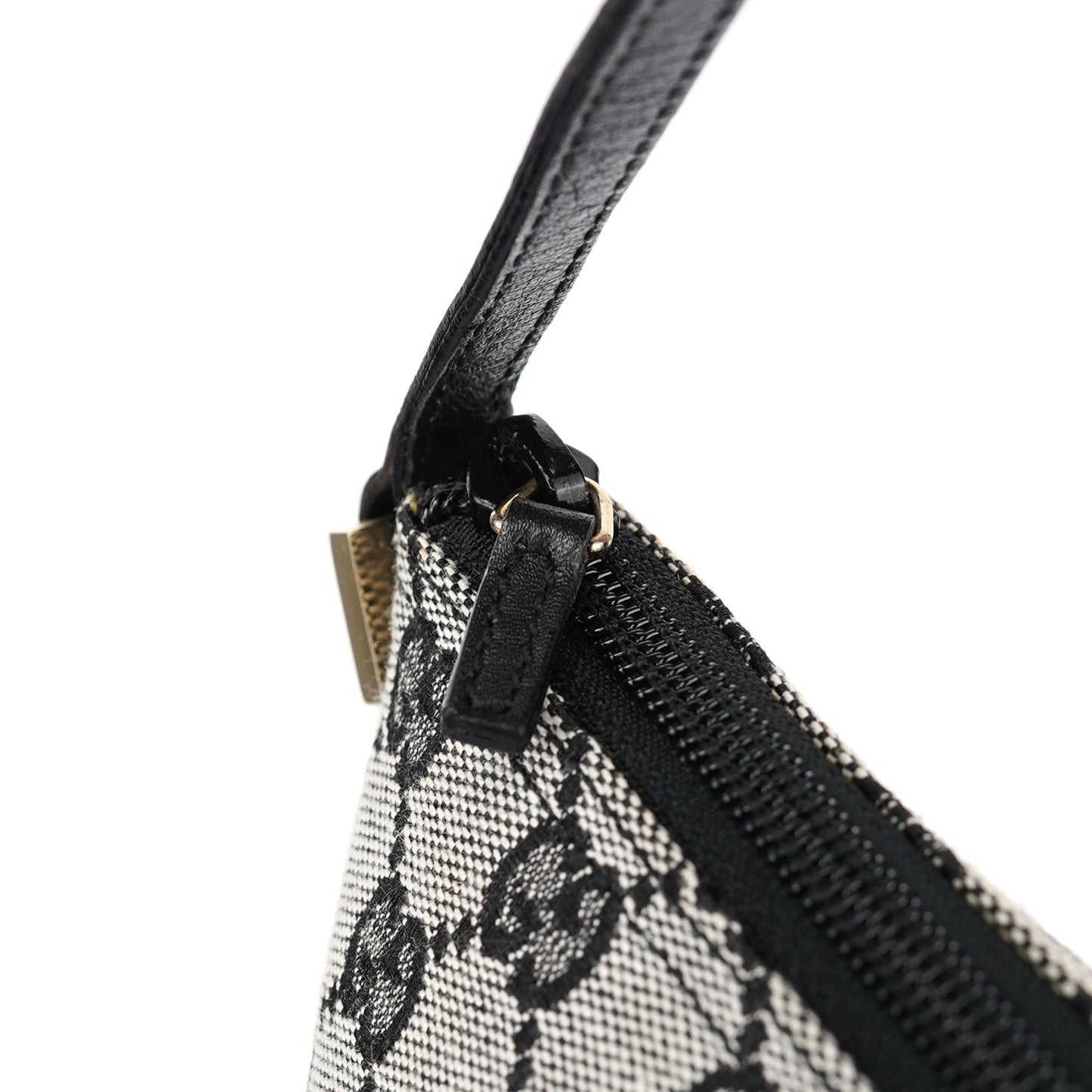 039 1103 Grey GG Boat Pochette