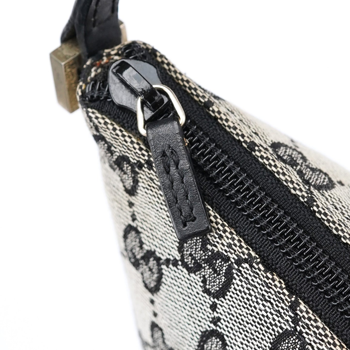 039 1103 Grey GG Boat Pochette