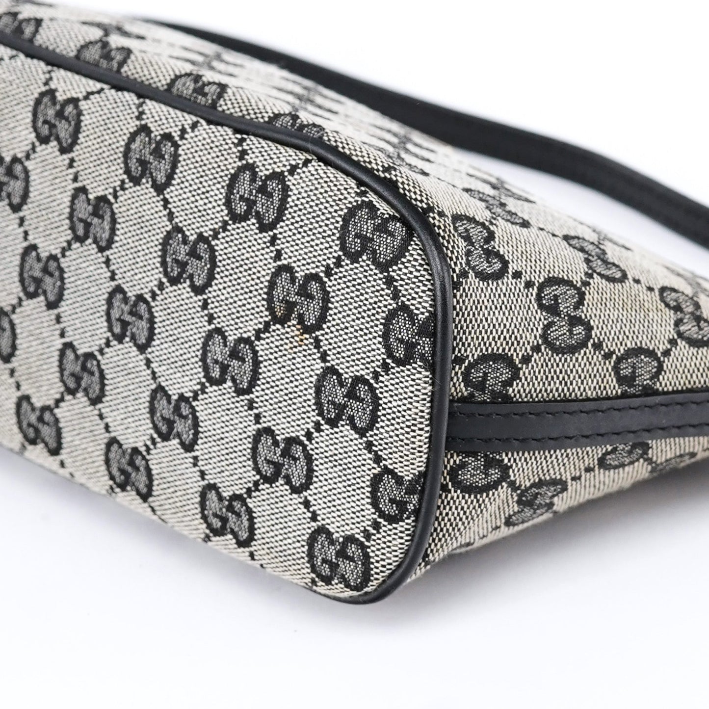 039 1103 Grey GG Boat Pochette