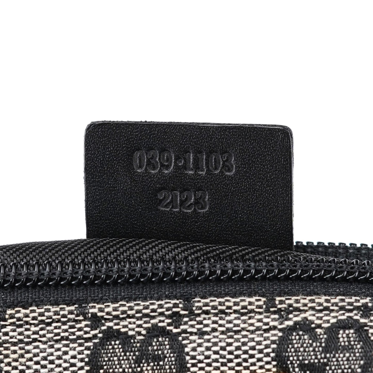 039 1103 Grey GG Boat Pochette