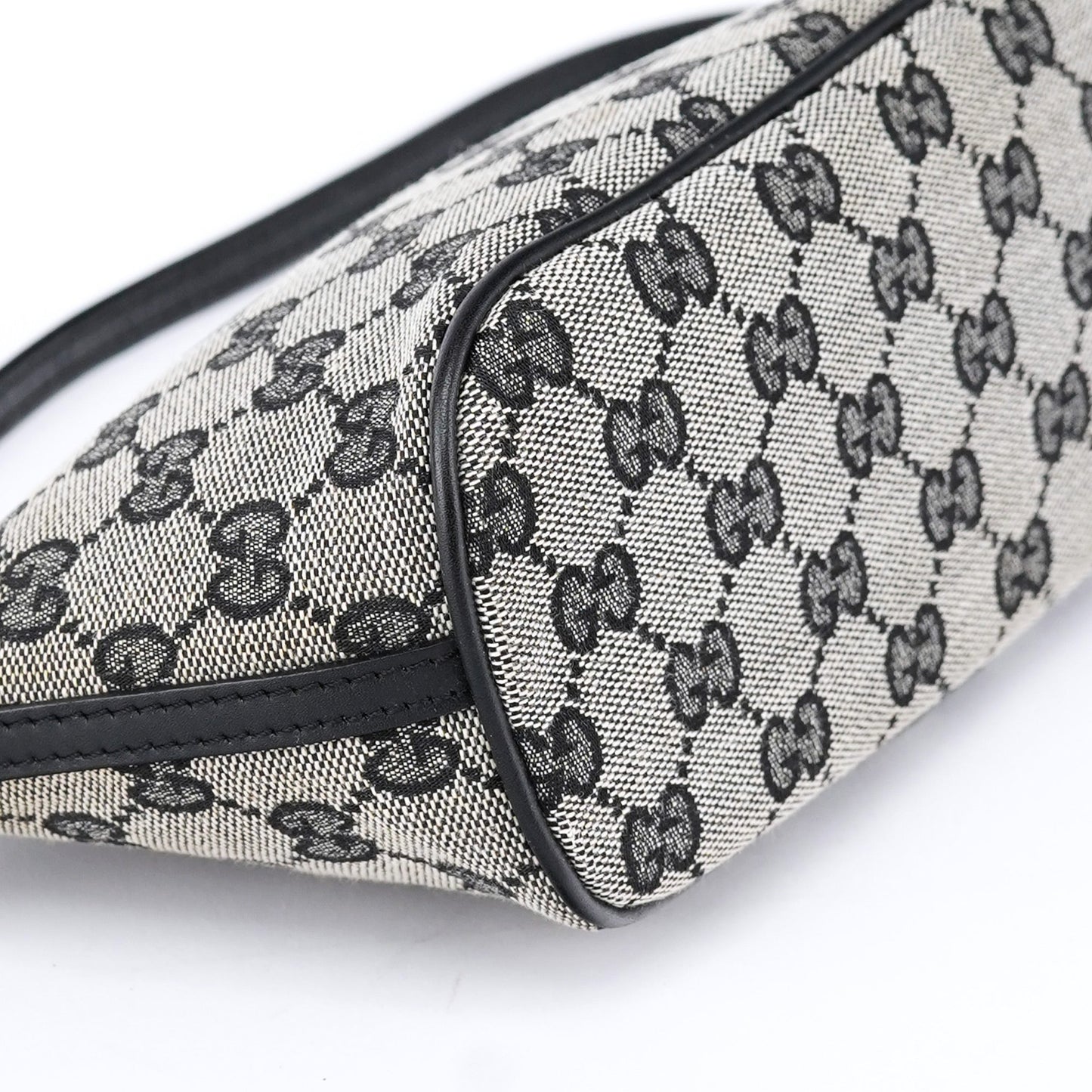 039 1103 Grey GG Boat Pochette