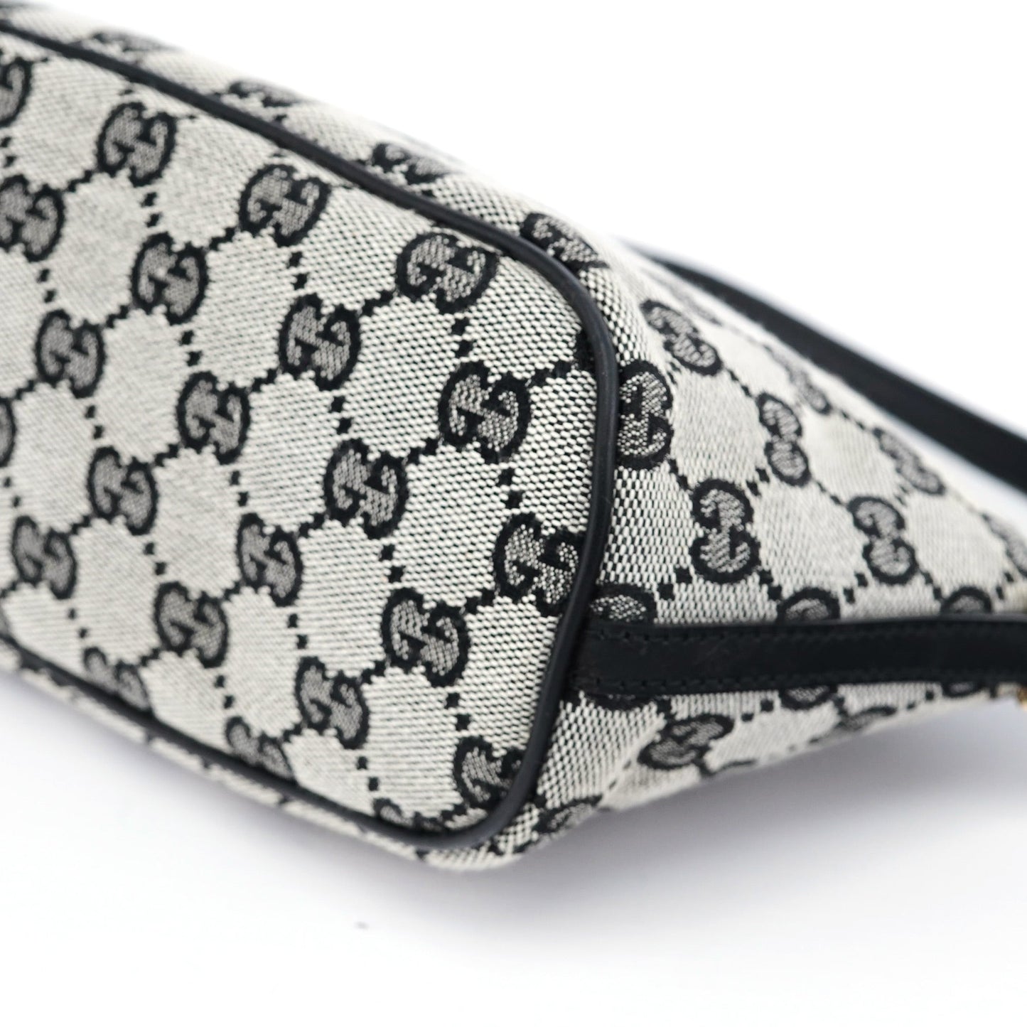 039 1103 Grey GG Boat Pochette