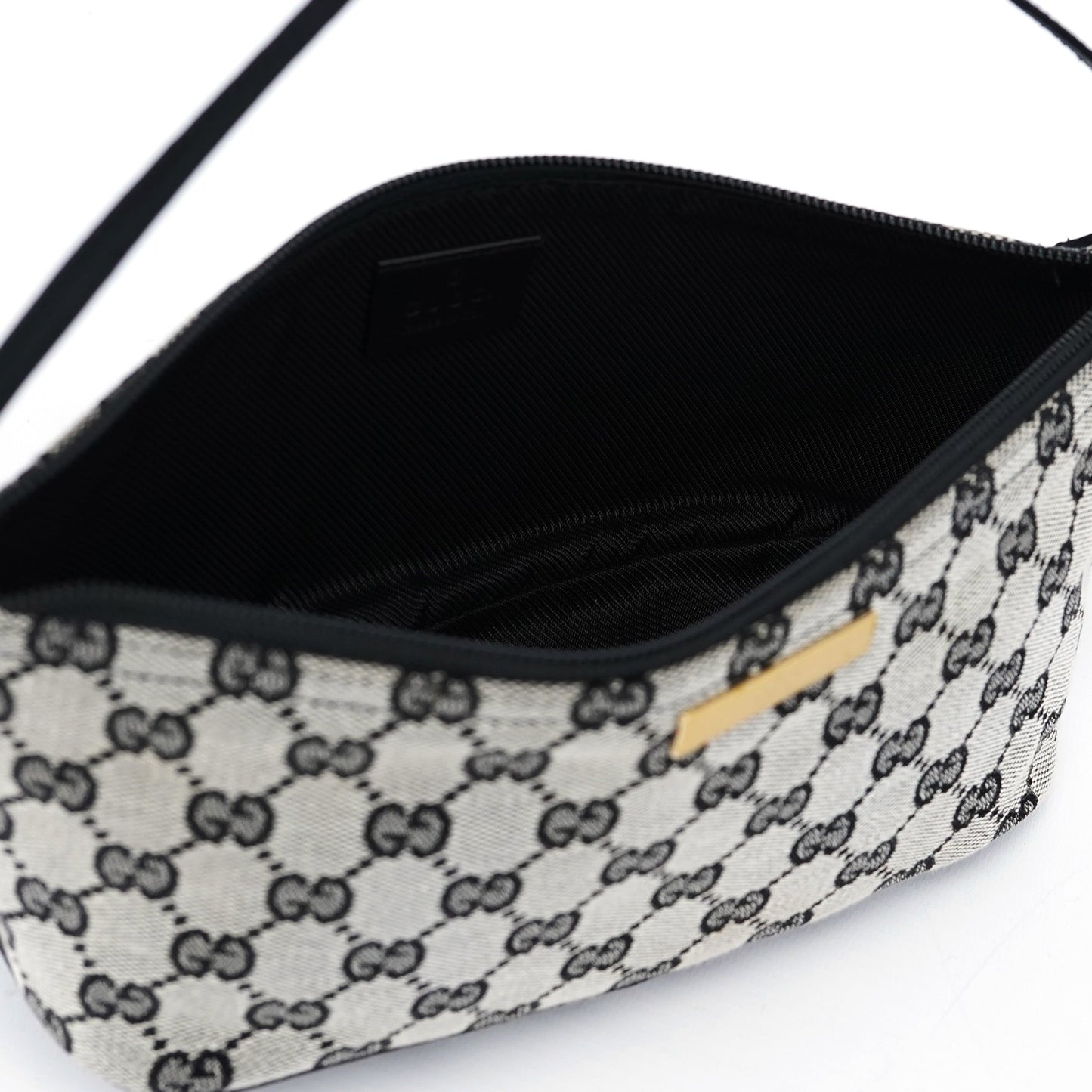 039 1103 Grey GG Boat Pochette