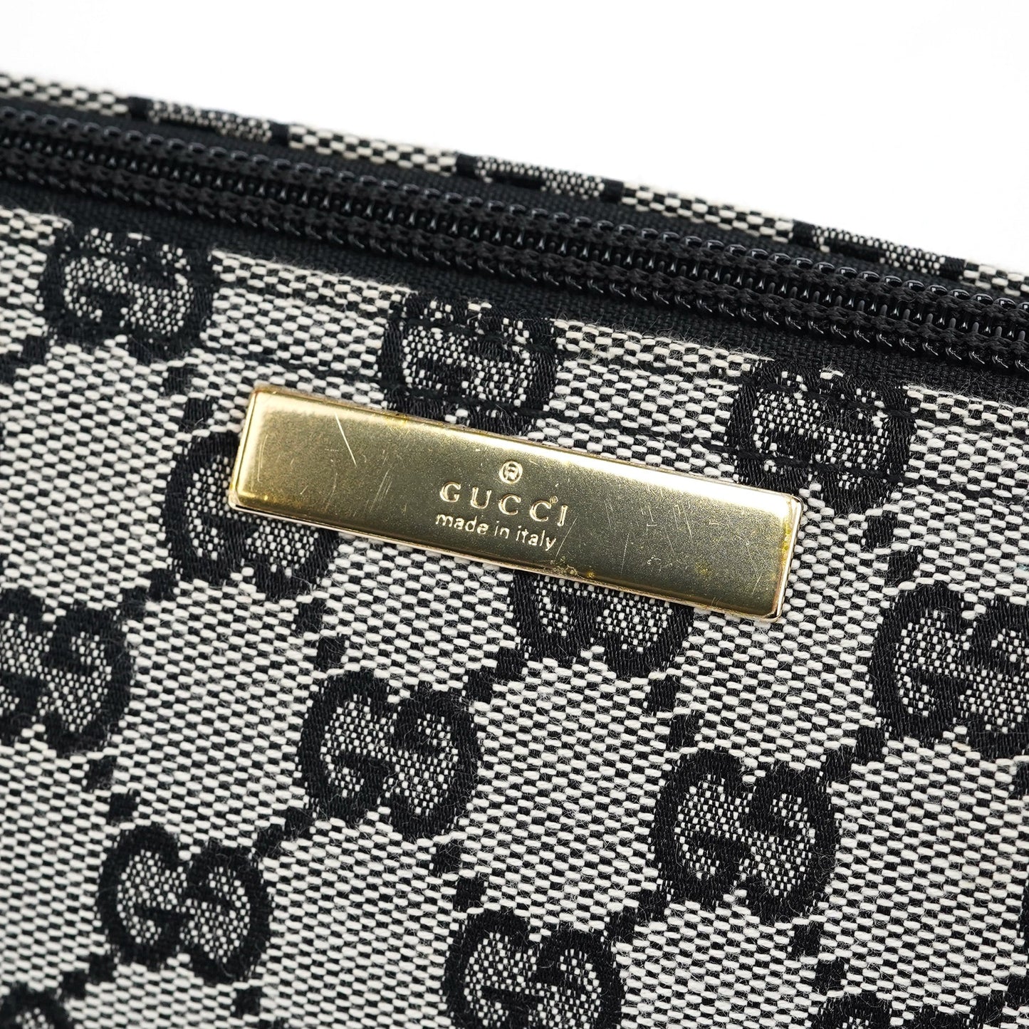 039 1103 Grey GG Boat Pochette