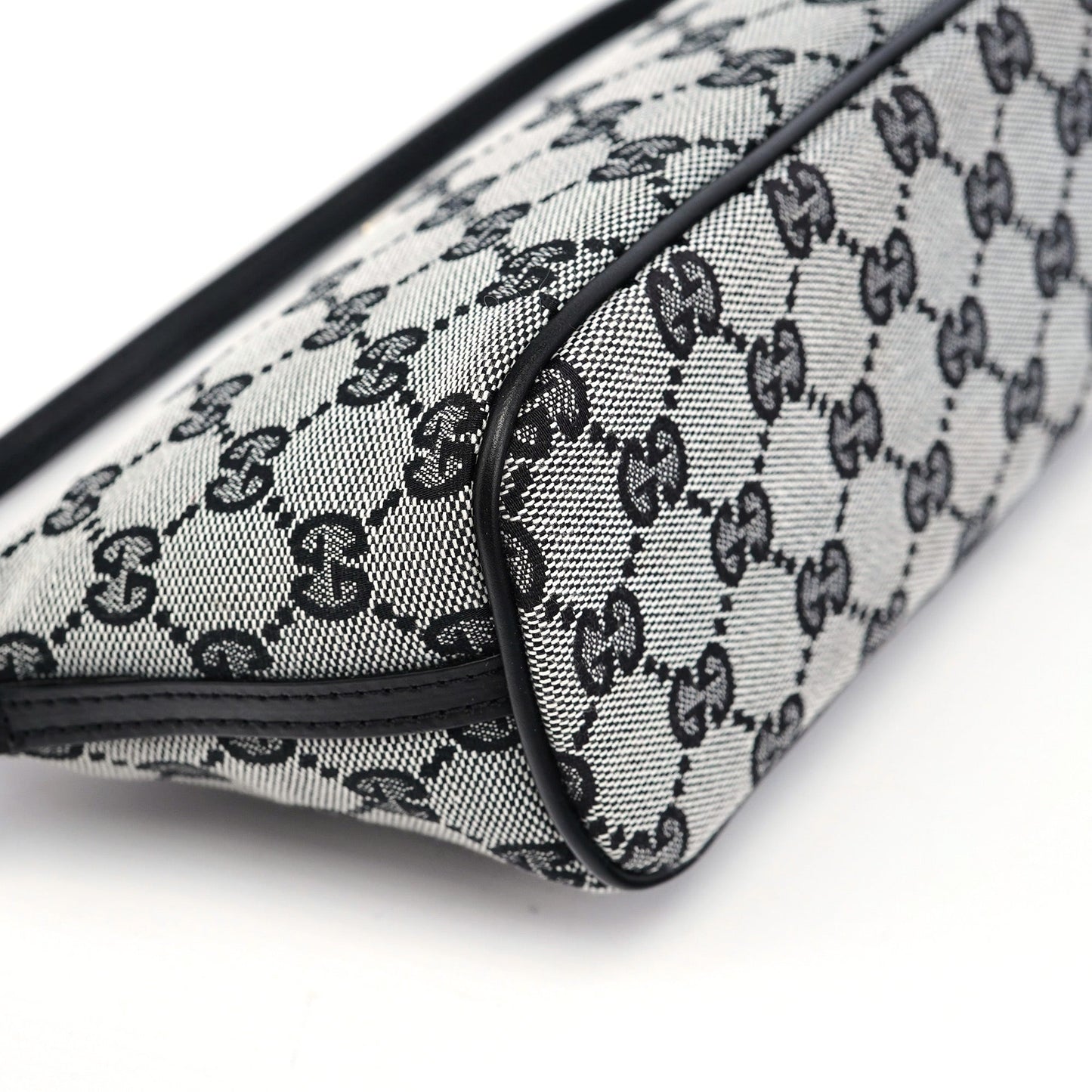 039 1103 Grey GG Boat Pochette