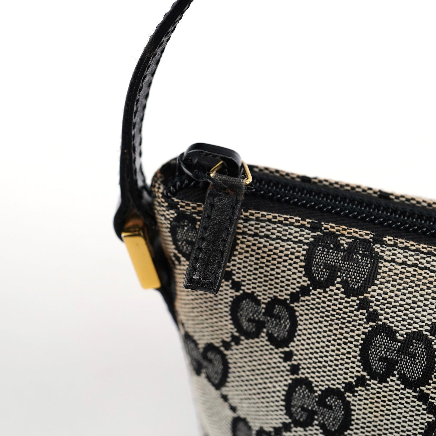 039 1103 Grey GG Boat Pochette