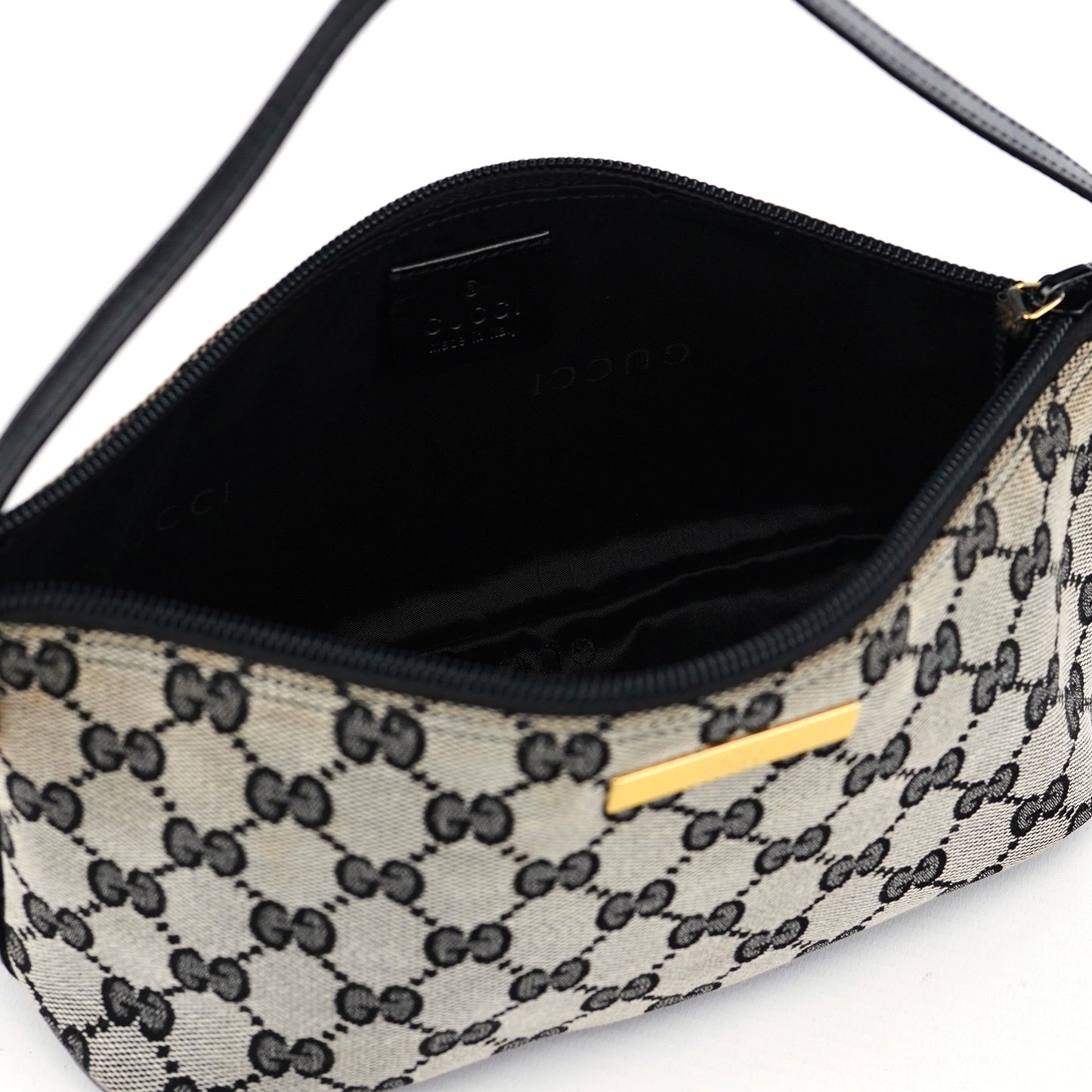 039 1103 Grey GG Boat Pochette