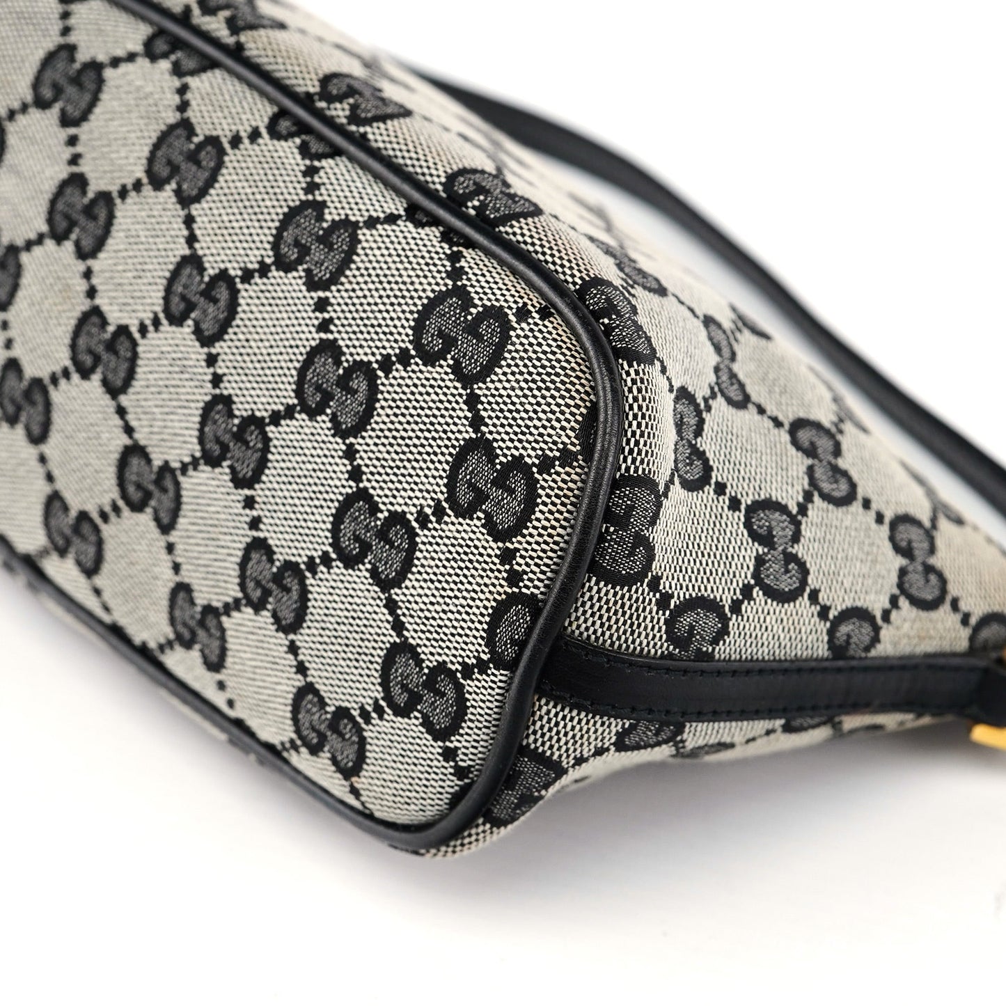 039 1103 Grey GG Boat Pochette