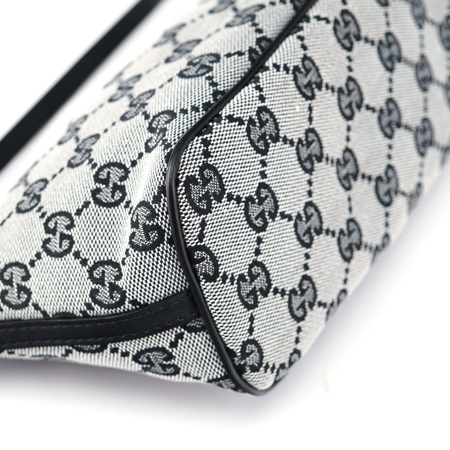 039 1103 Grey GG Boat Pochette