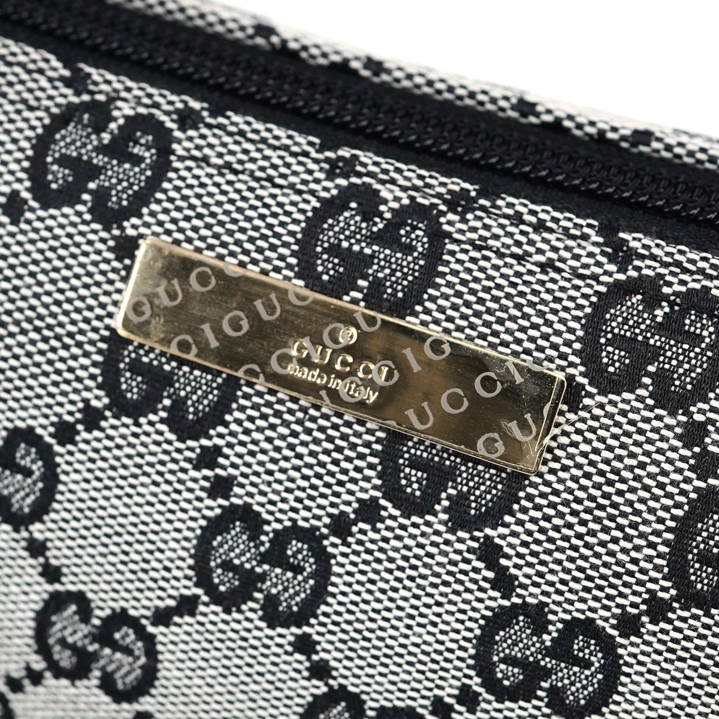 039 1103 Grey GG Boat Pochette