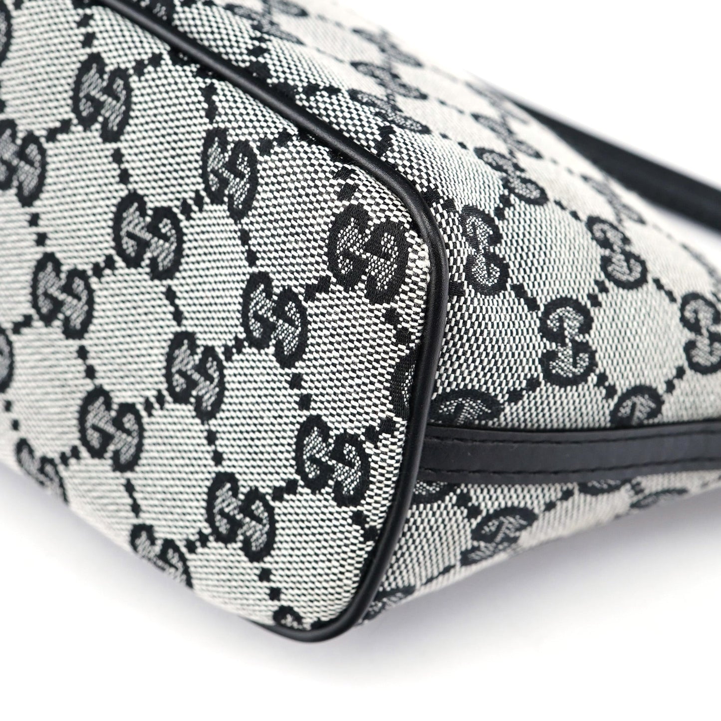 039 1103 Grey GG Boat Pochette