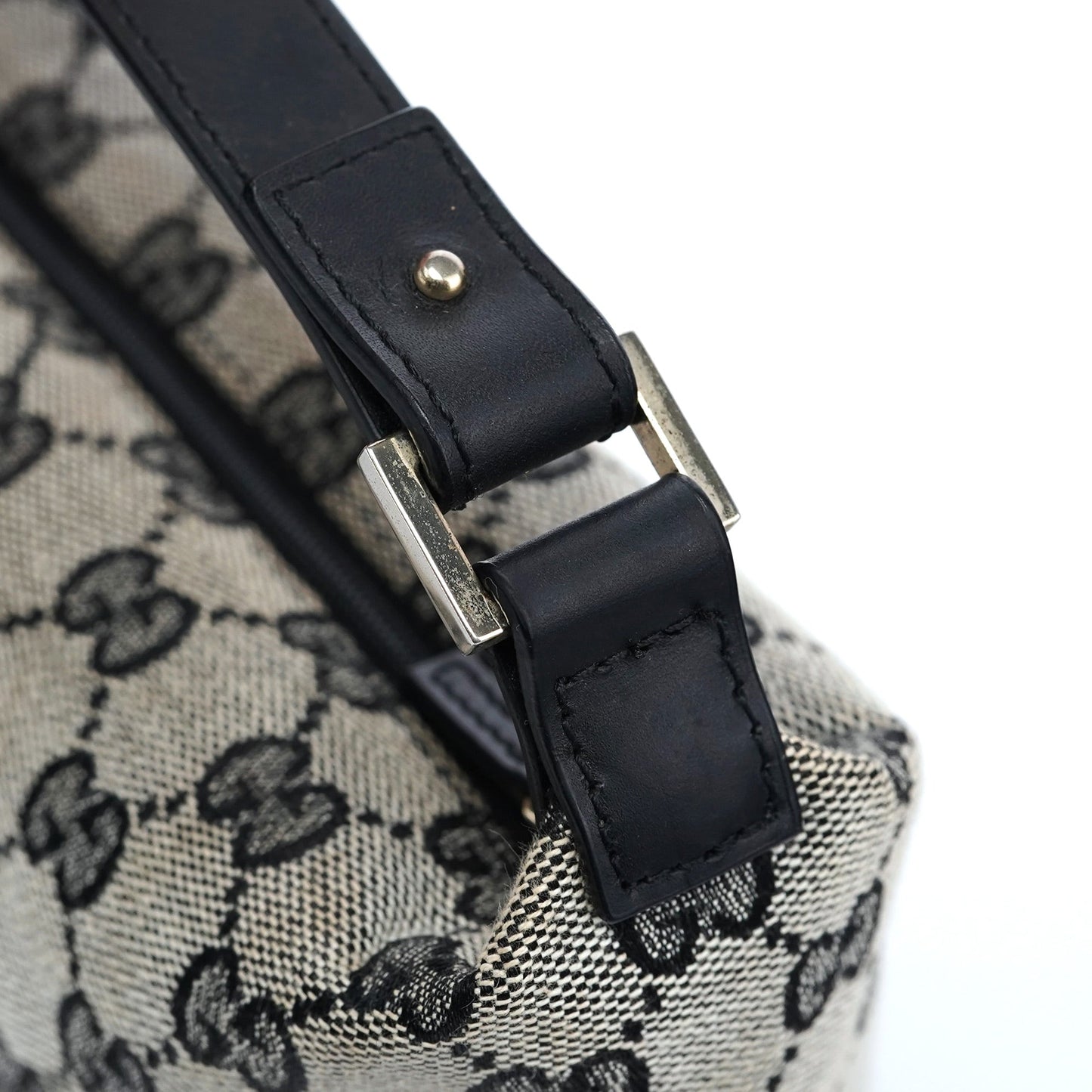 039 1147 Grey GG Handbag