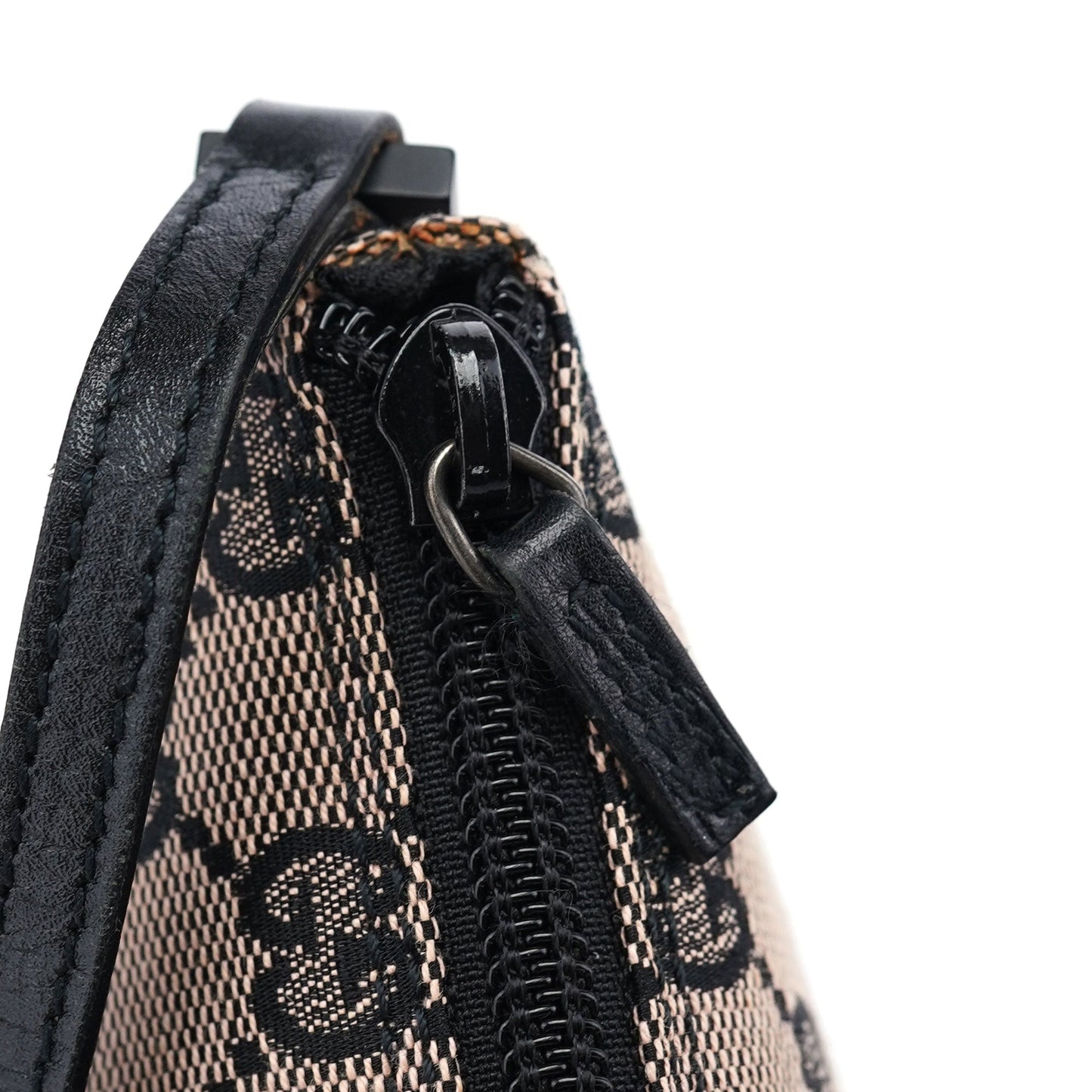 07198 Beige Matte Black GG Boat Pochette