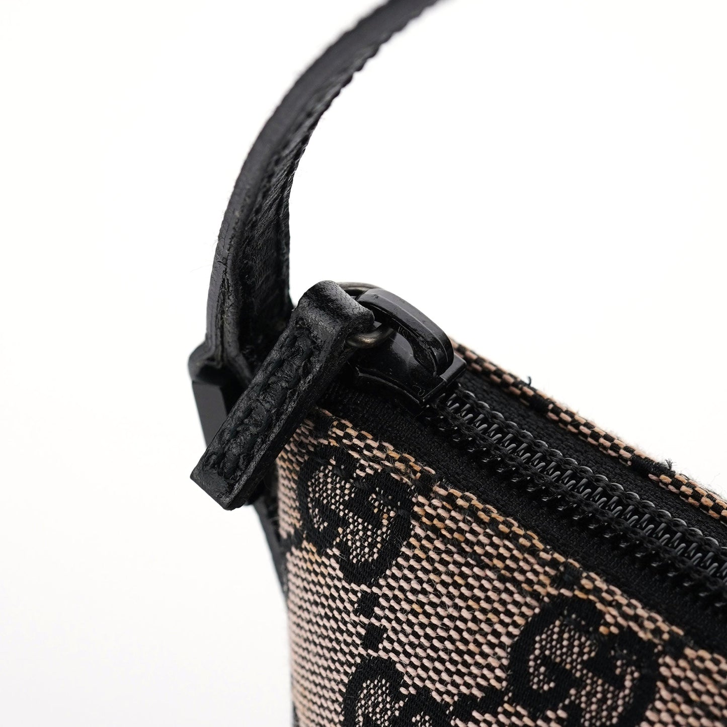 07198 Beige Matte Black GG Boat Pochette