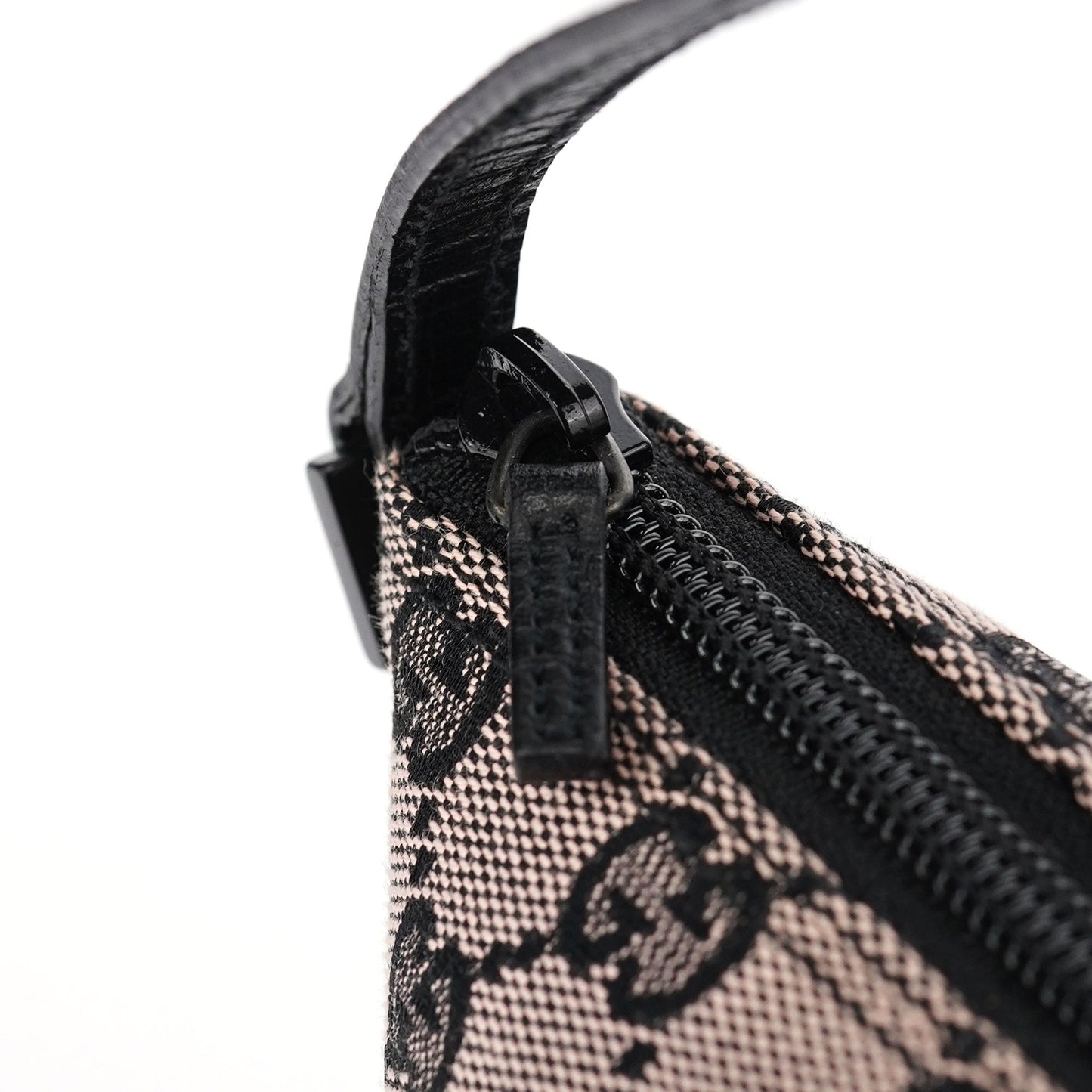 07198 Beige Matte Black GG Boat Pochette