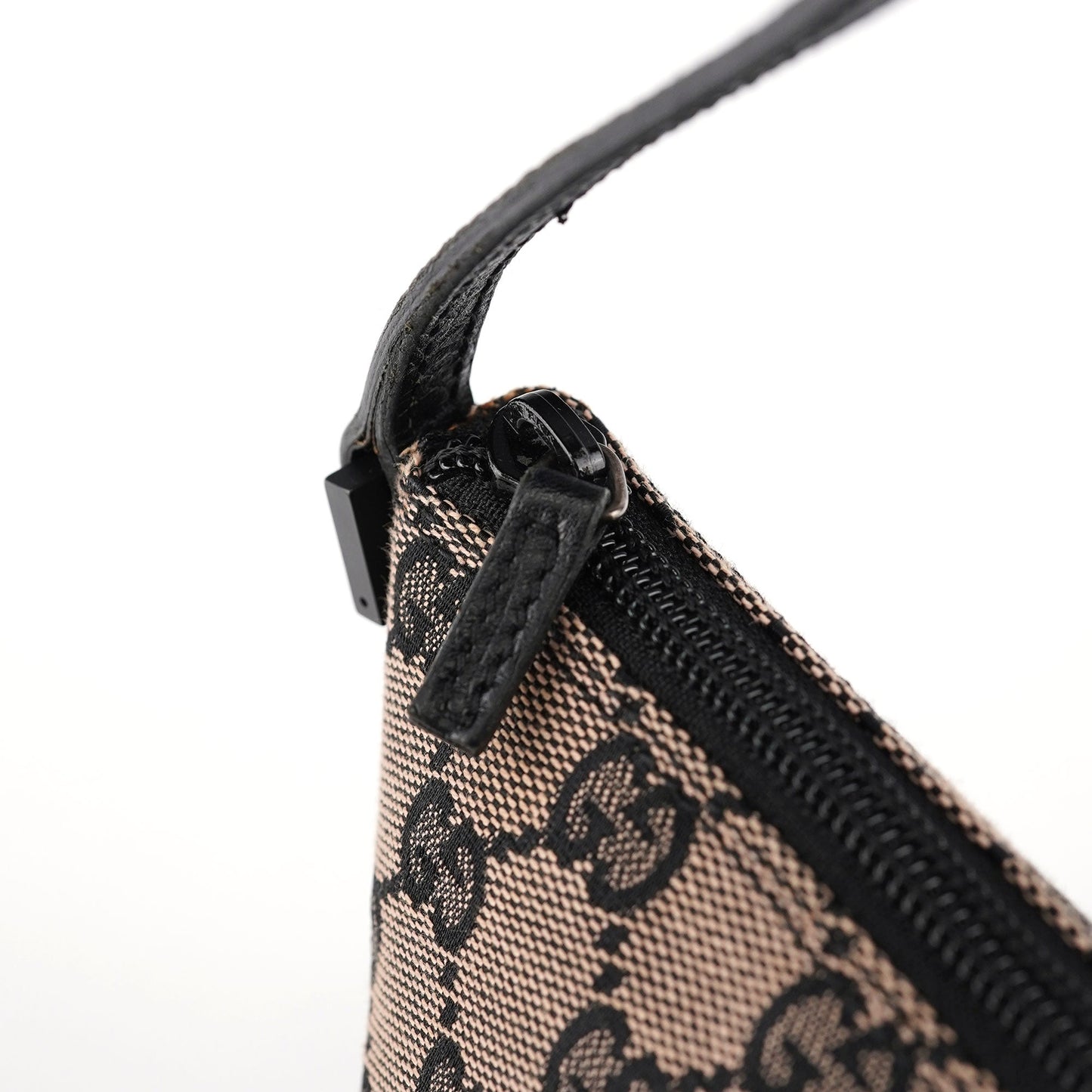 07198 Beige Matte Black GG Boat Pochette