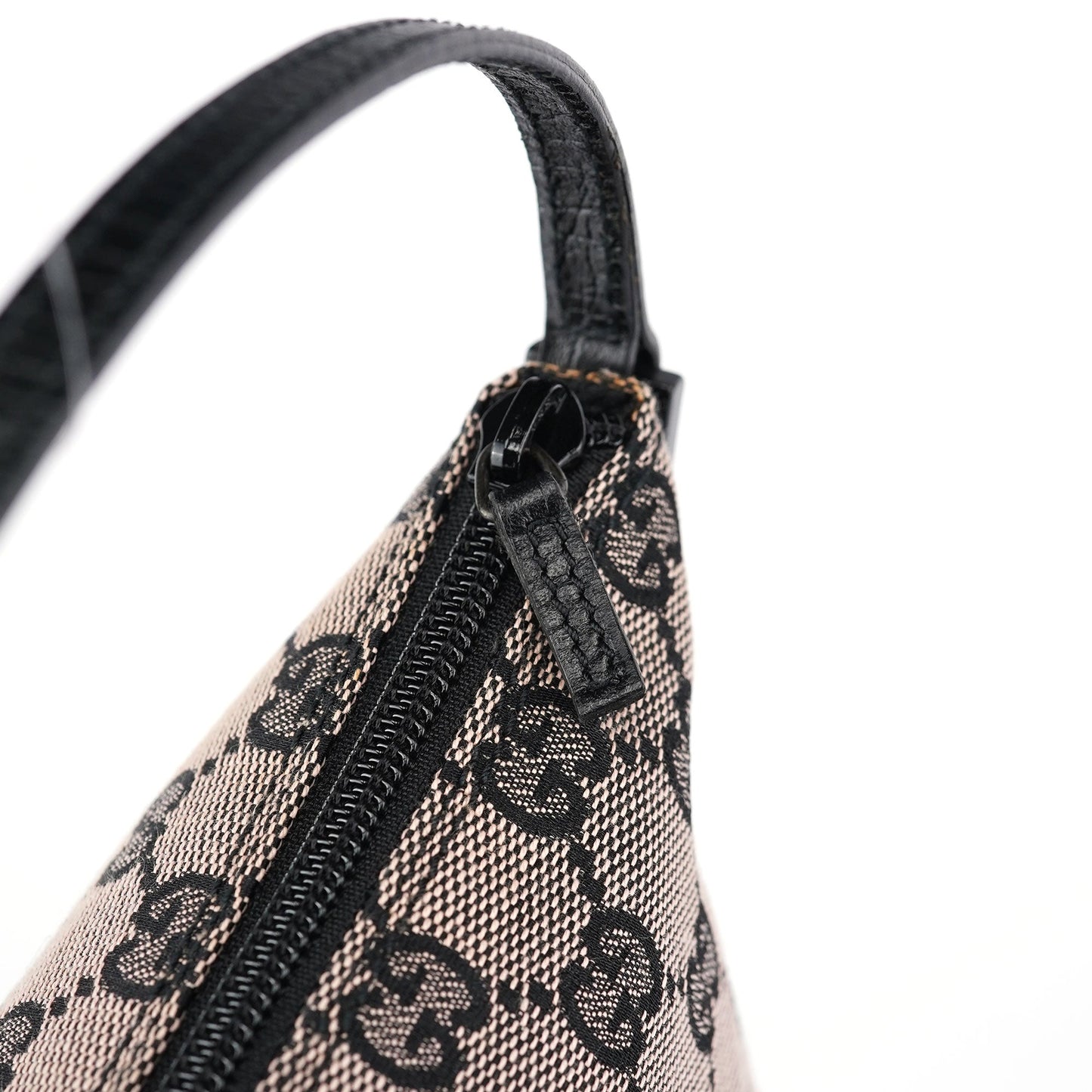 07198 Beige Matte Black GG Boat Pochette