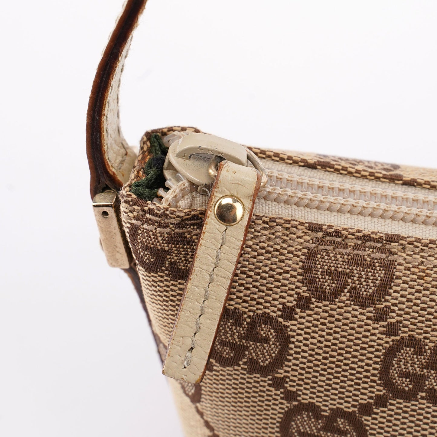 07198 Beige White GG Boat