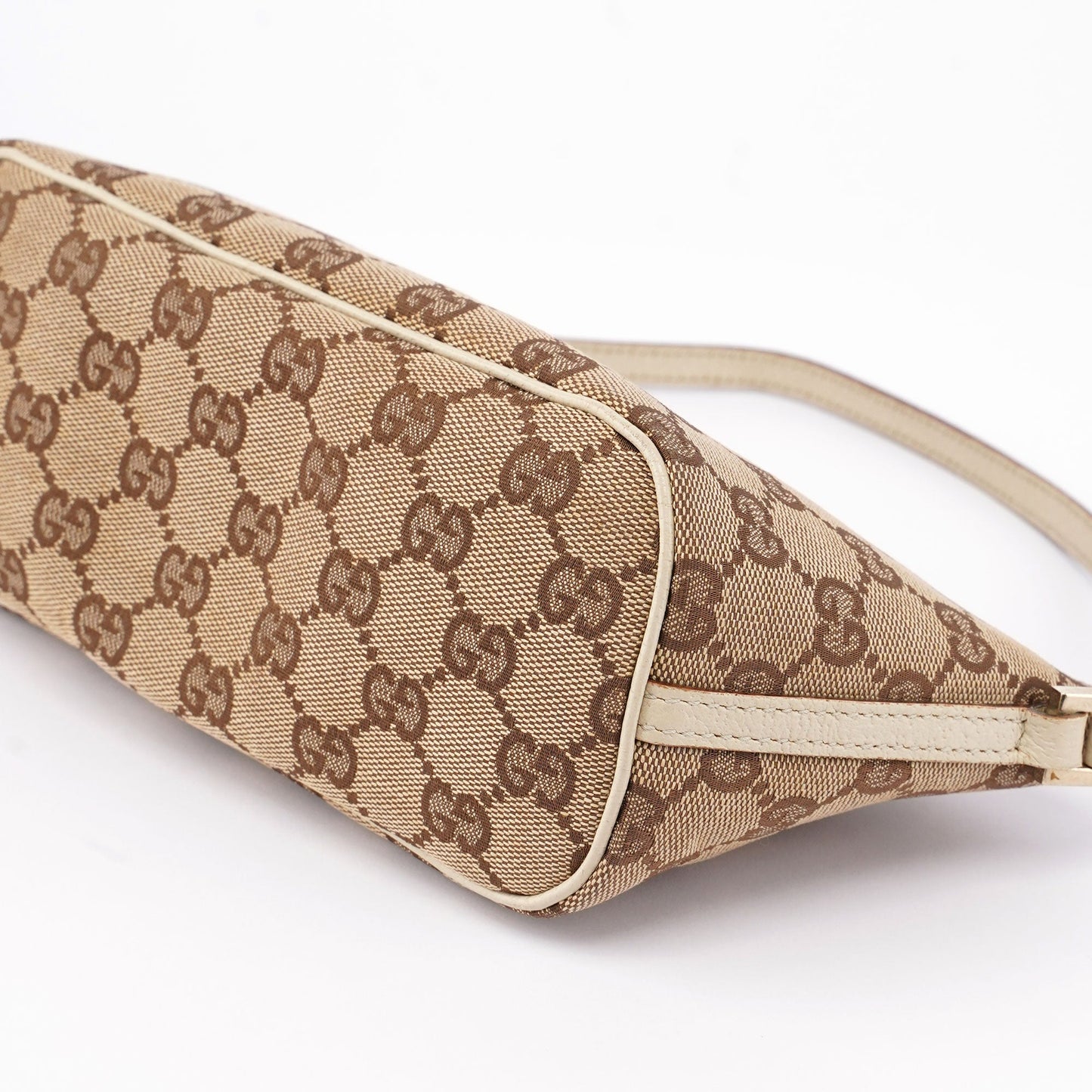 07198 Beige White GG Boat