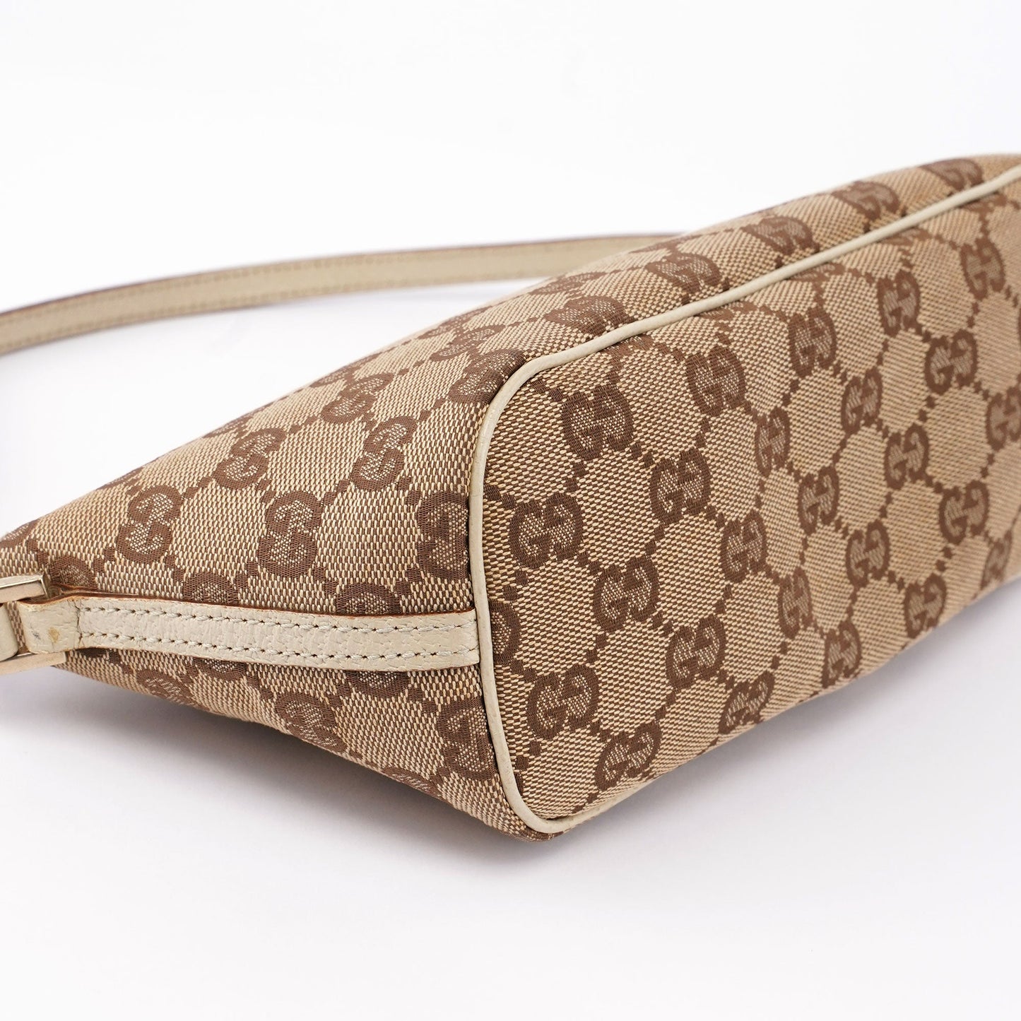 07198 Beige White GG Boat