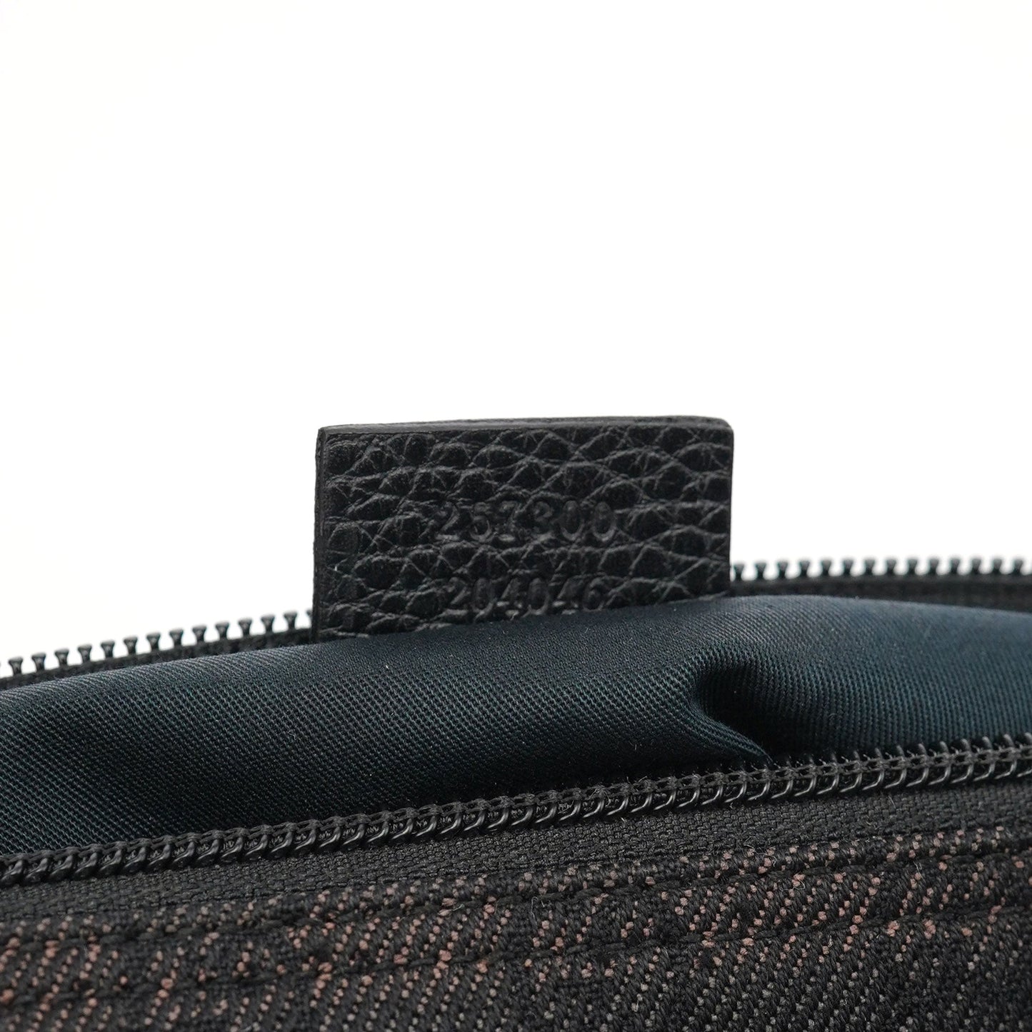 257300 Anthracite GG Denim Boat Pochette
