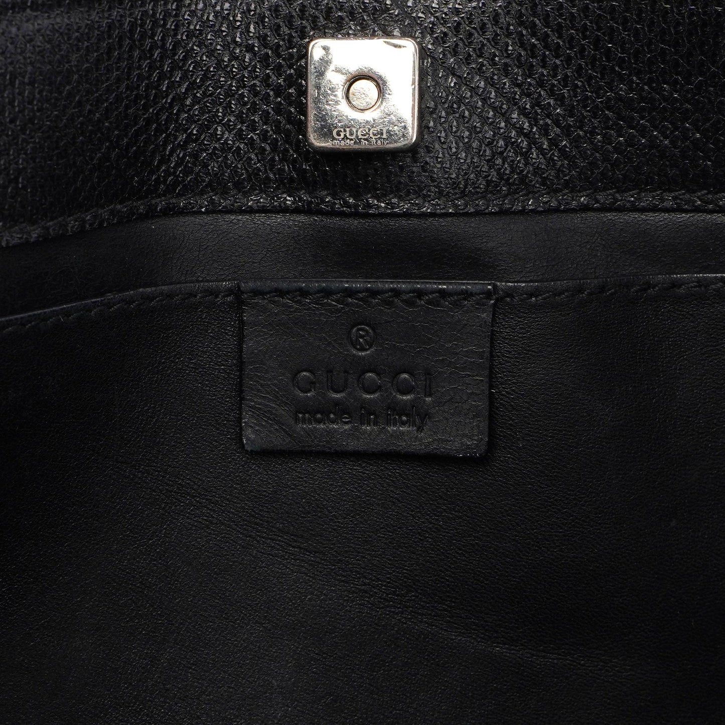 5312. Gucci Black Lizard Embossed Shoulder Bag