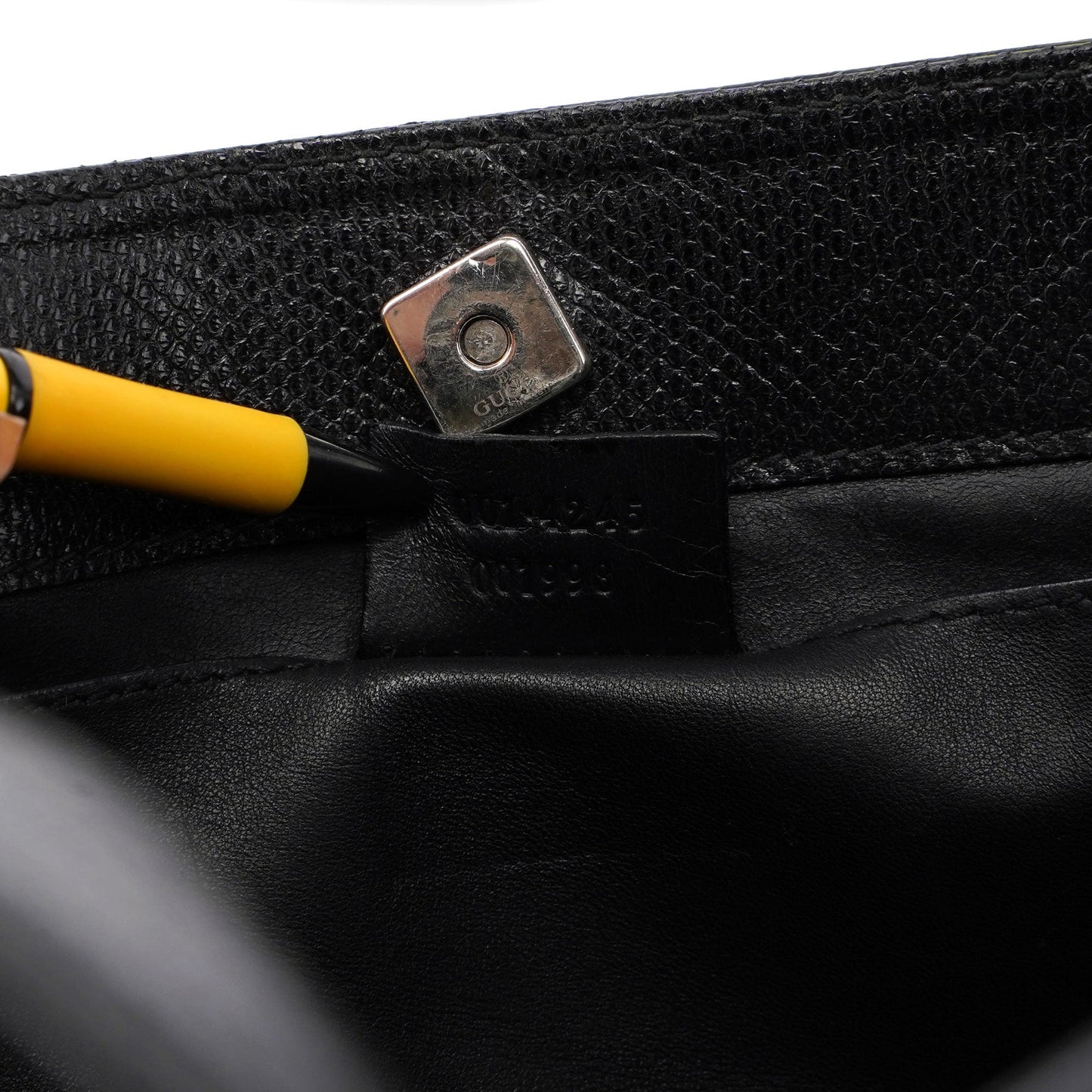 5312. Gucci Black Lizard Embossed Shoulder Bag